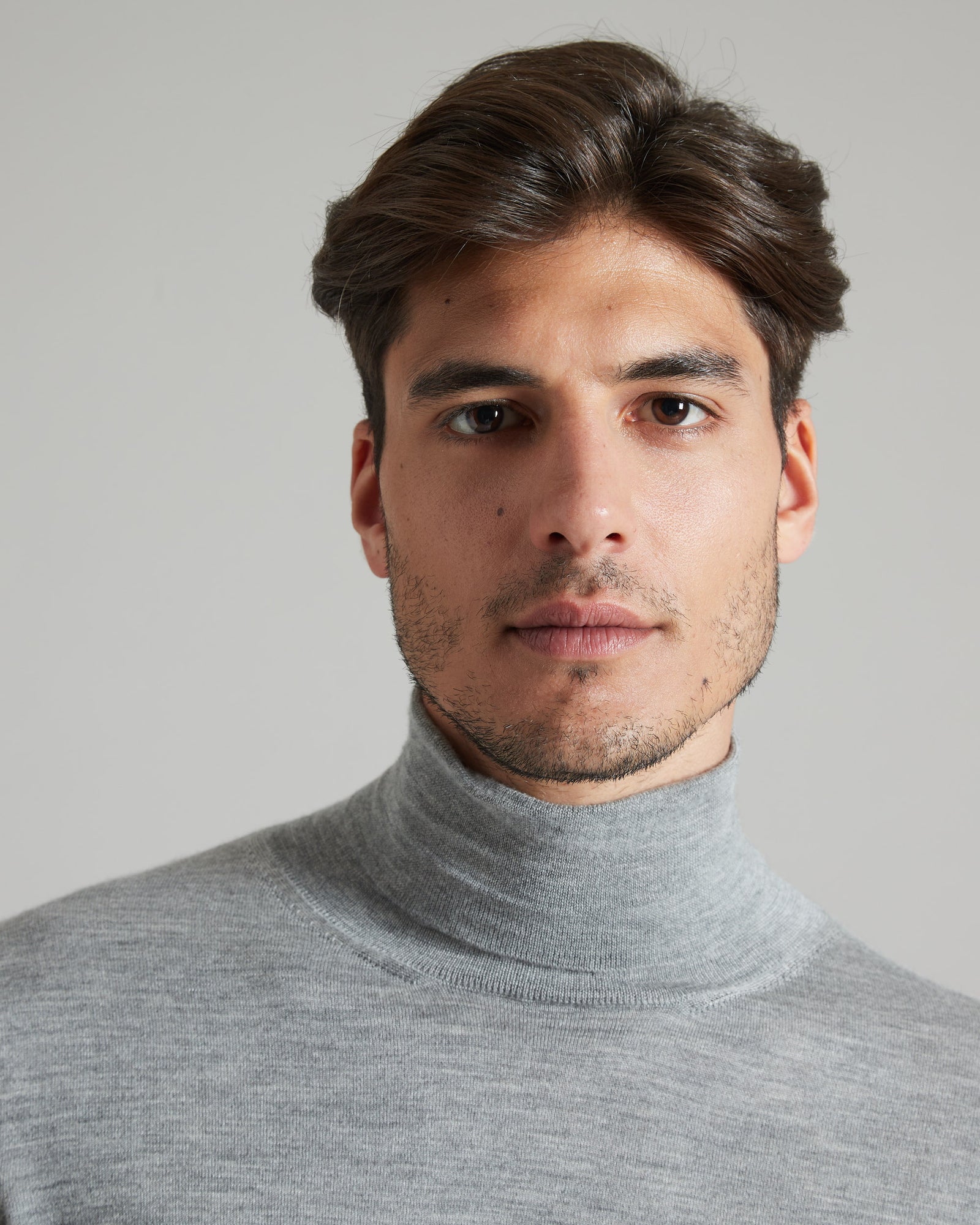 Grey cashmere and silk men's turtleneck sweater
