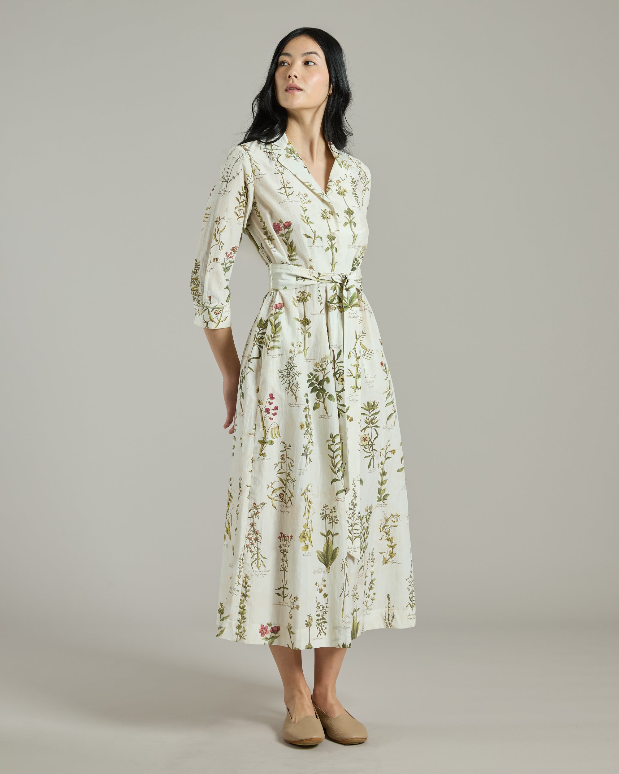 Kleid aus Baumwolle und Seide mit Herbarium Druck