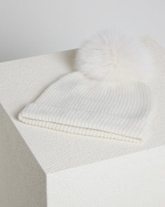 White knitted cap with pom-pom in Kid Cashmere