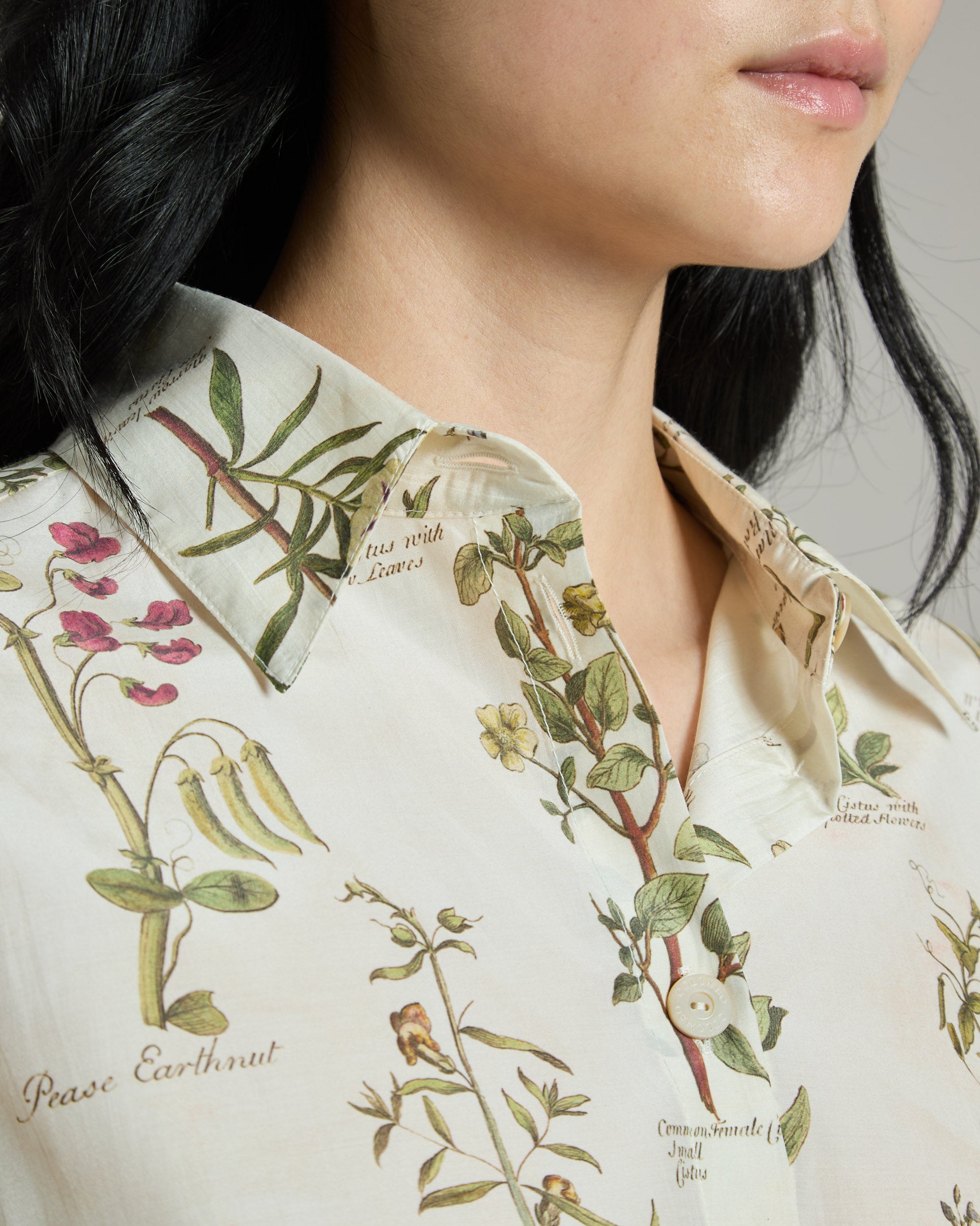 Hemd aus Baumwolle und Seide mit Herbarium Druck