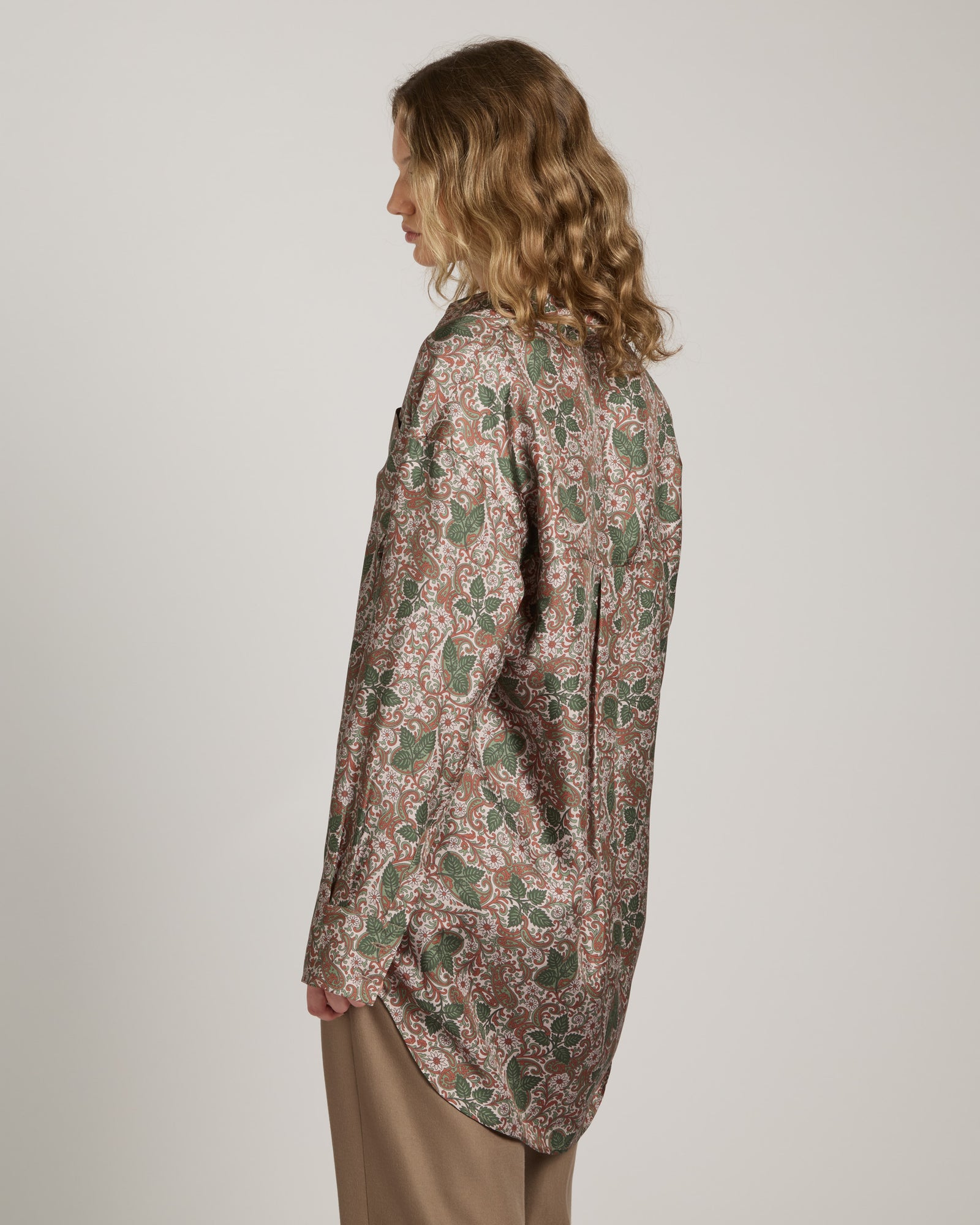 Pure silk shirt with Ortica print 5