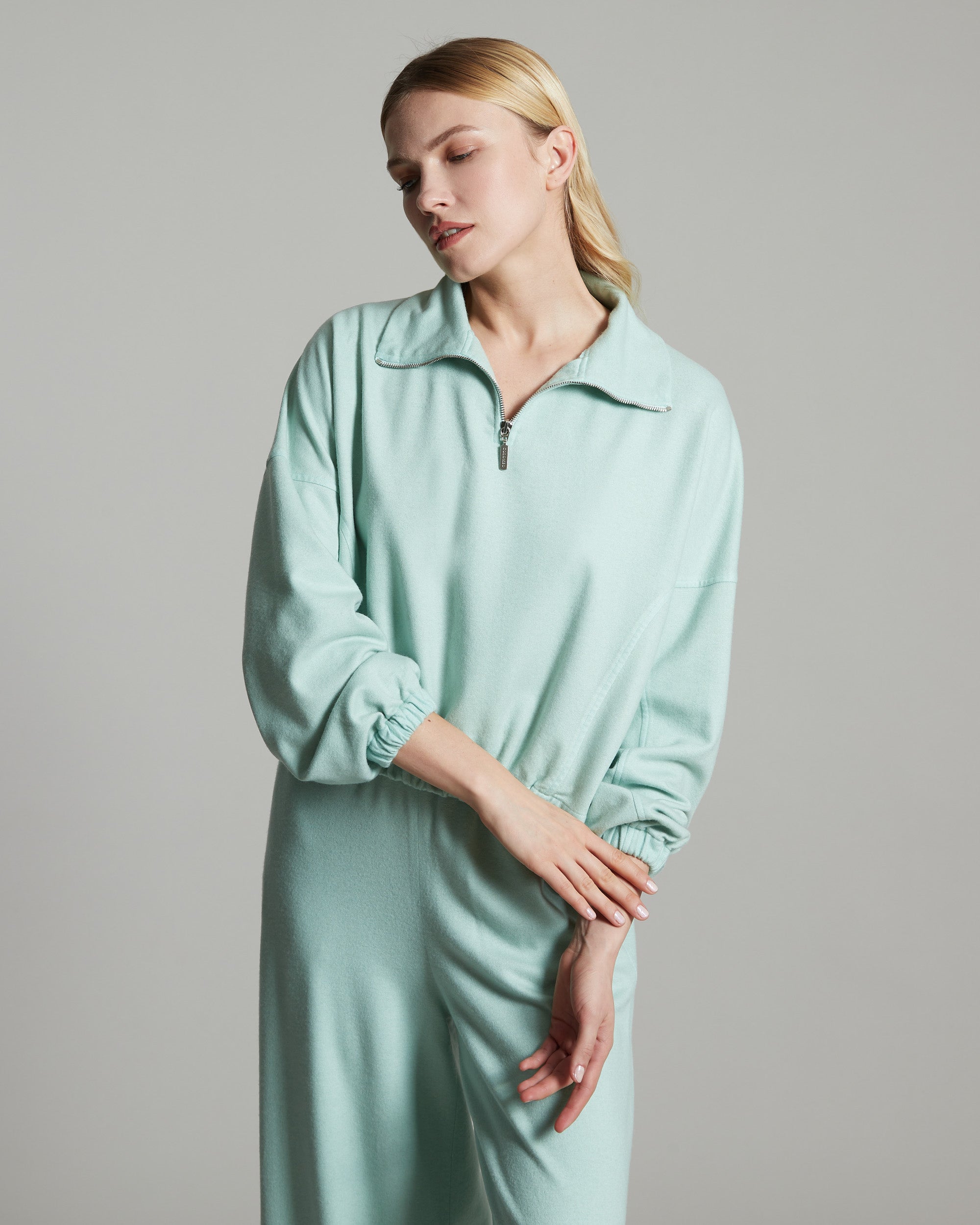 Green sweatshirt with zip in Cashmere Fleece 2