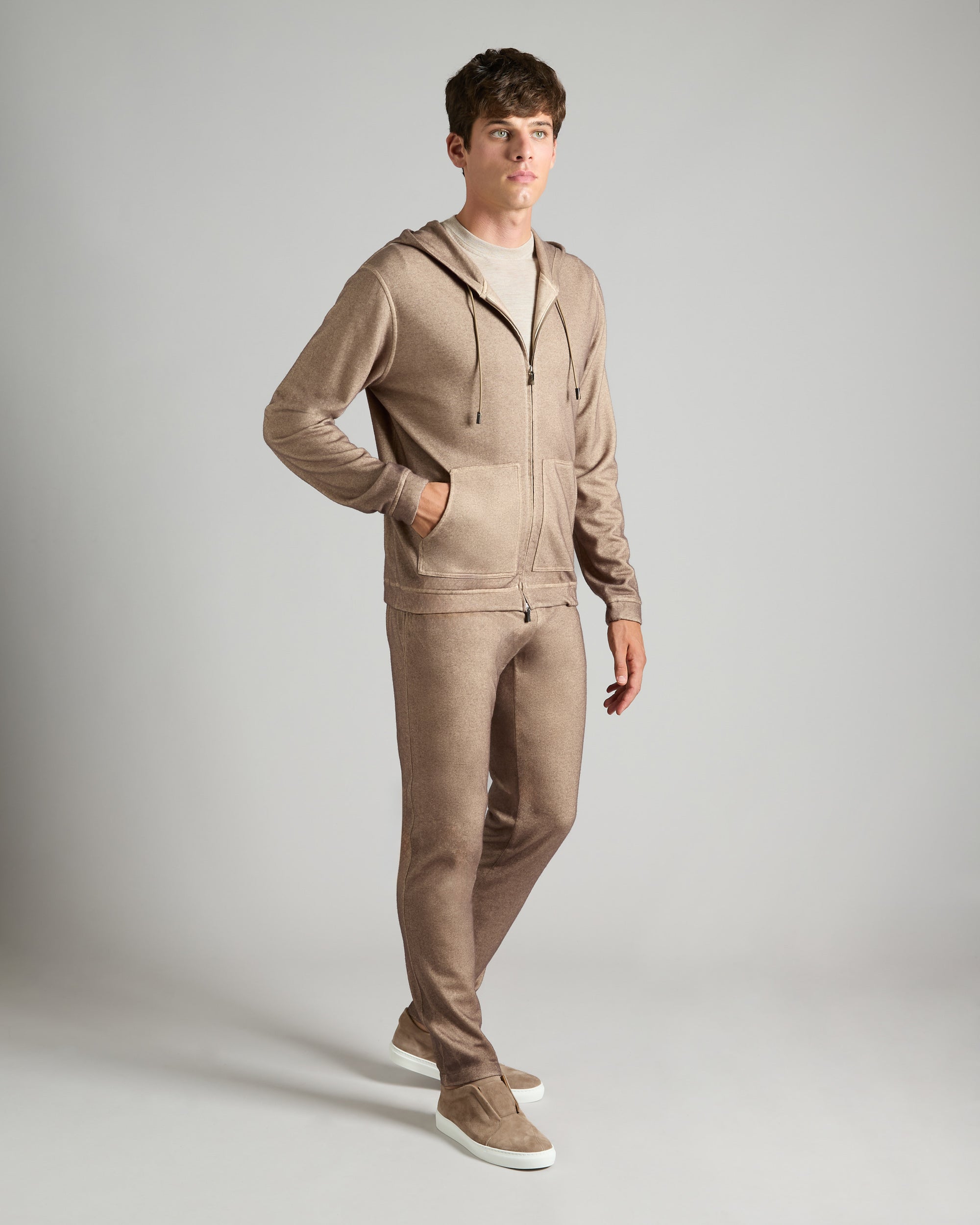 Brown sweatshirt with zip in Cashmere Fleece 2