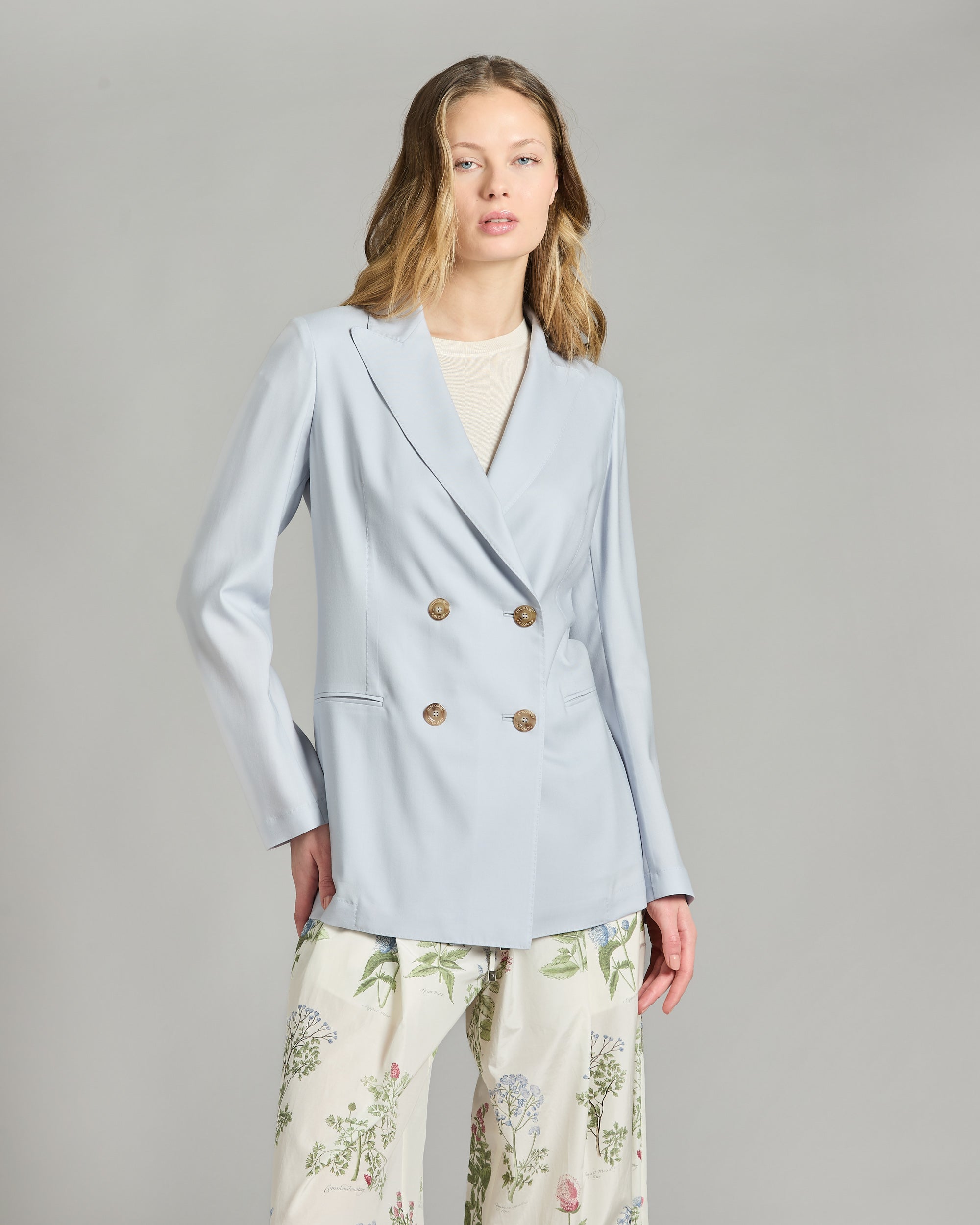 Cashmere 4.0 light blue double-breasted jacket.