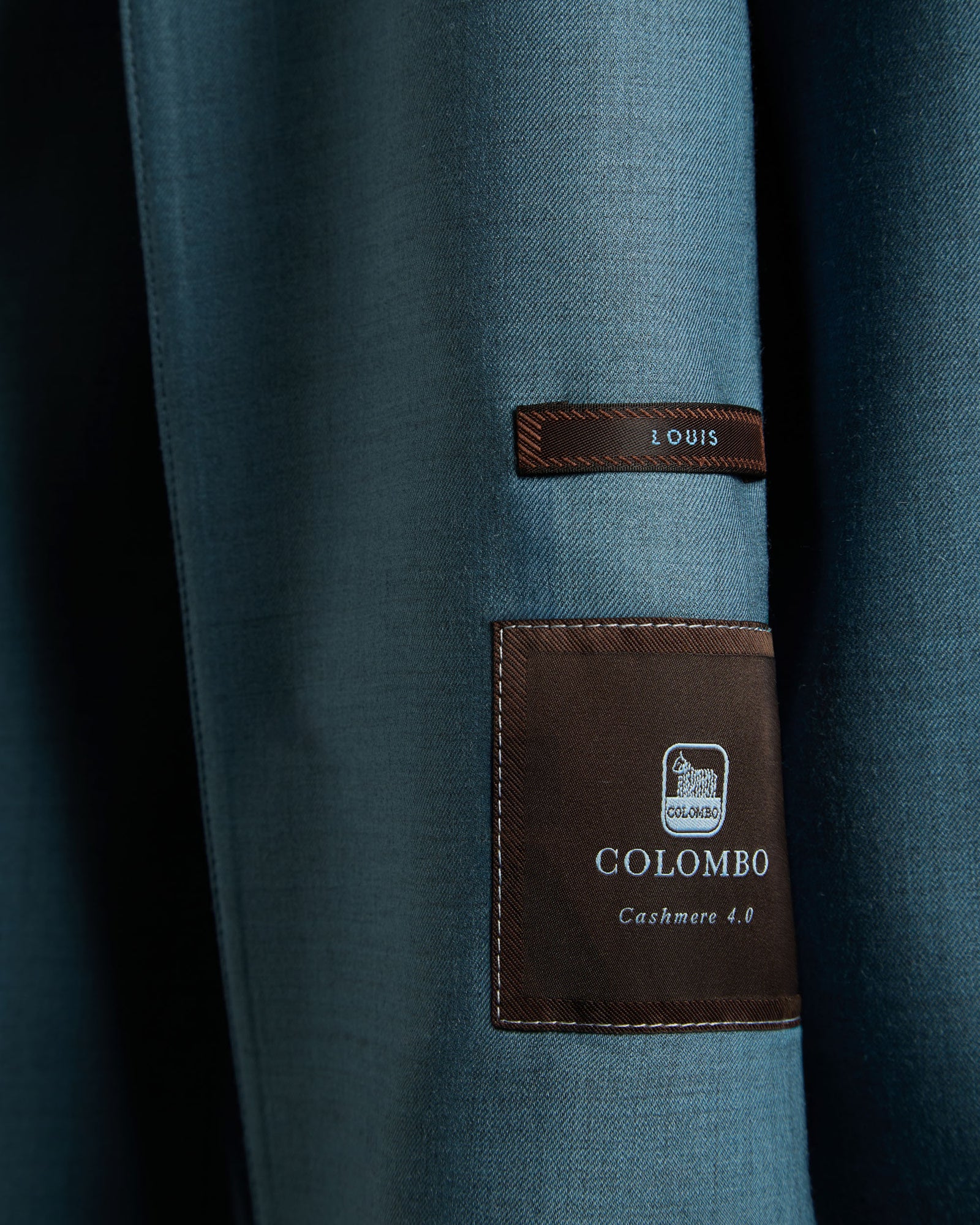 LOUIS Hooded Jacket in Cashmere 4.0 3