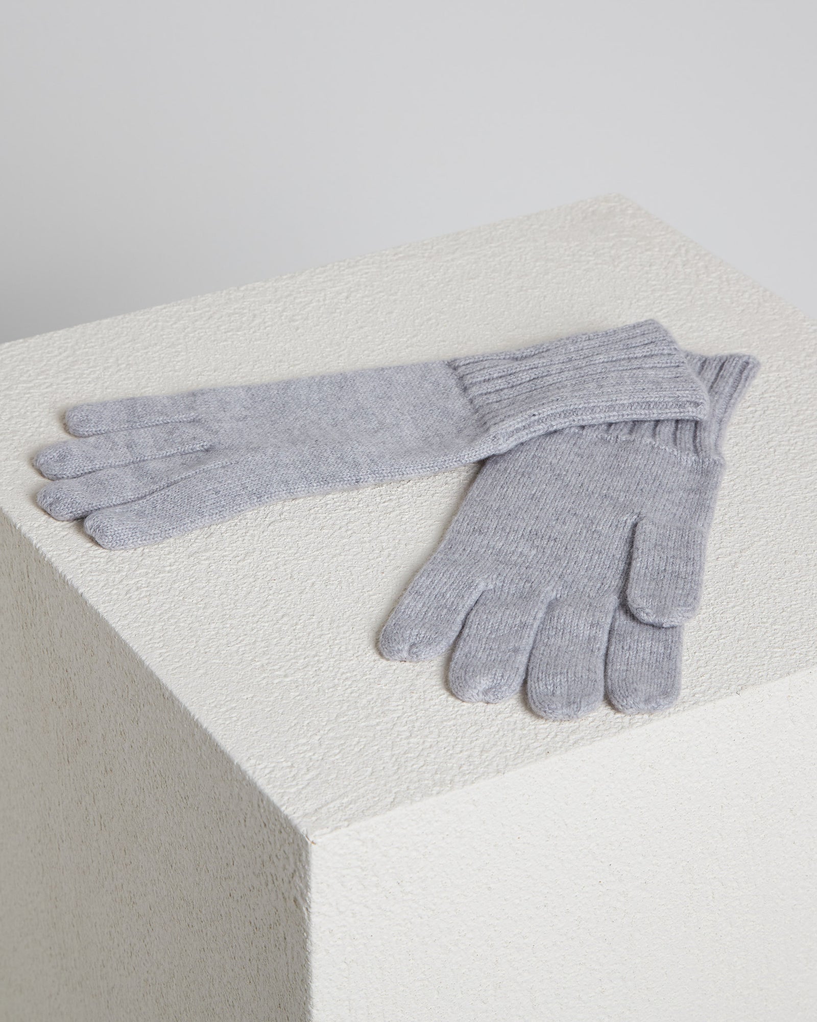 Light grey Cashmere knitted gloves