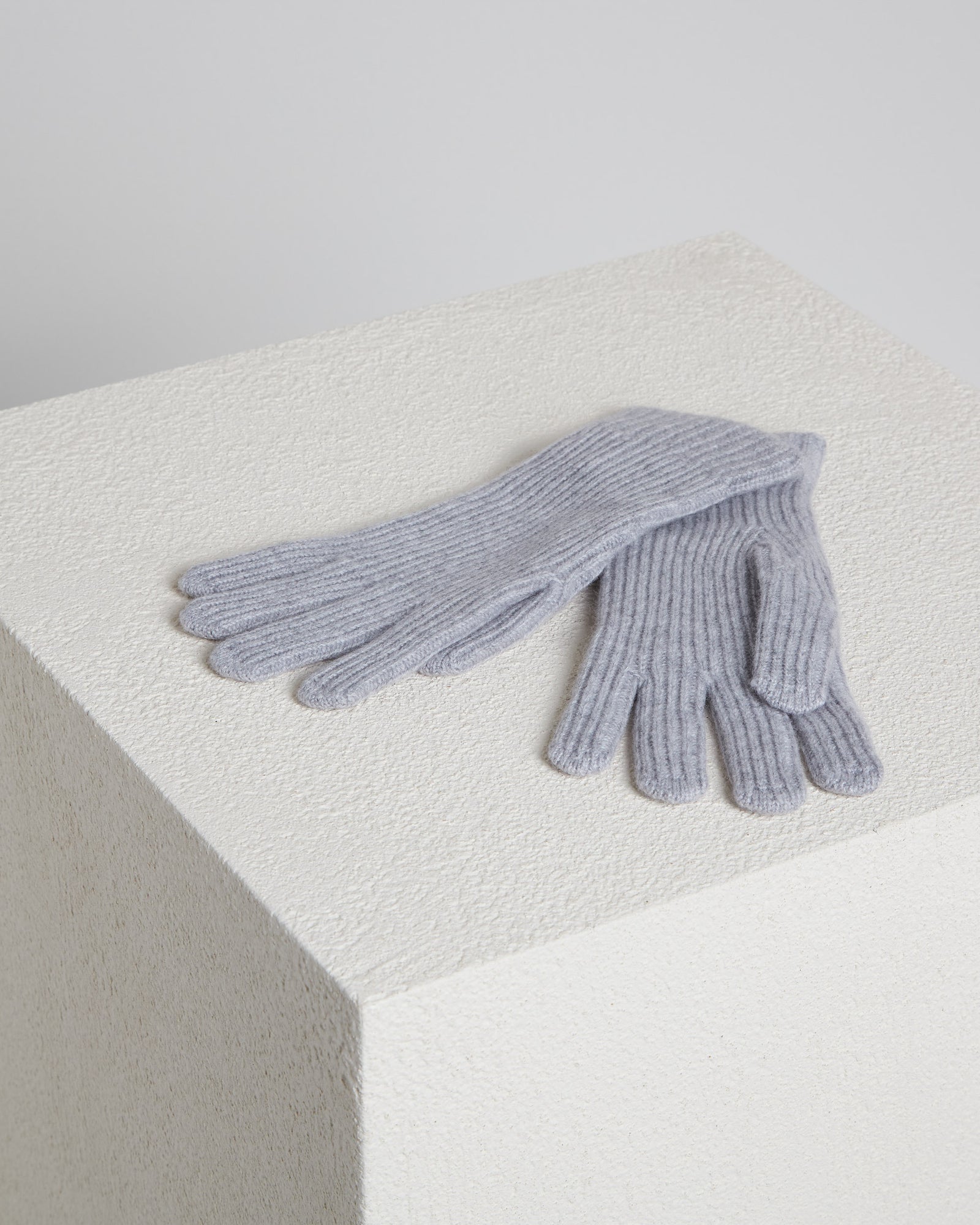 Light grey Kid Cashmere knitted gloves