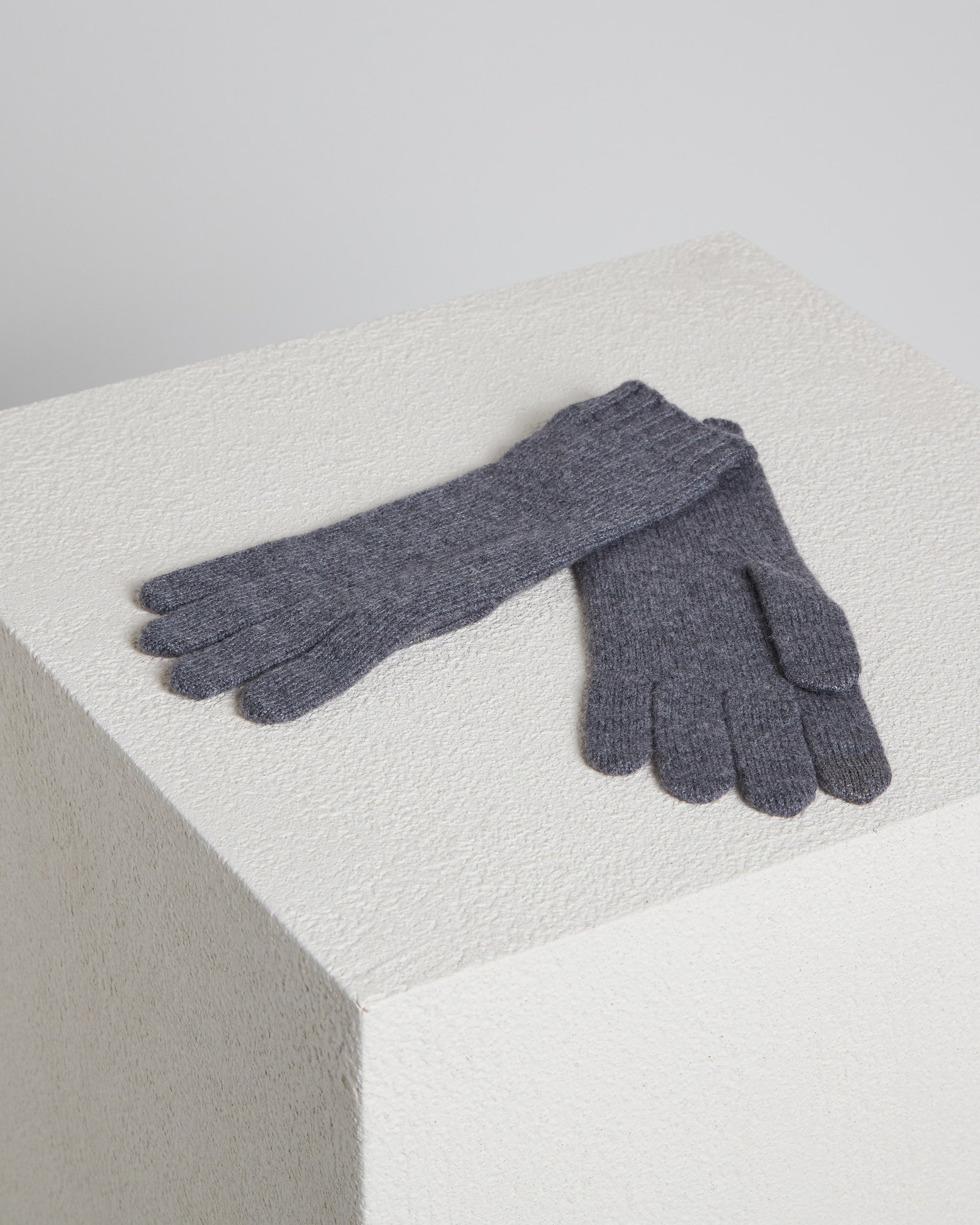 Grey Kid Cashmere knitted gloves