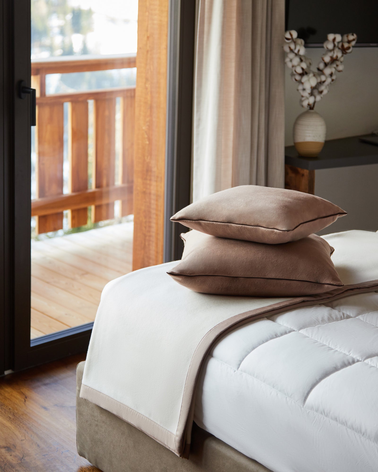 White cashmere and wool king size blanket