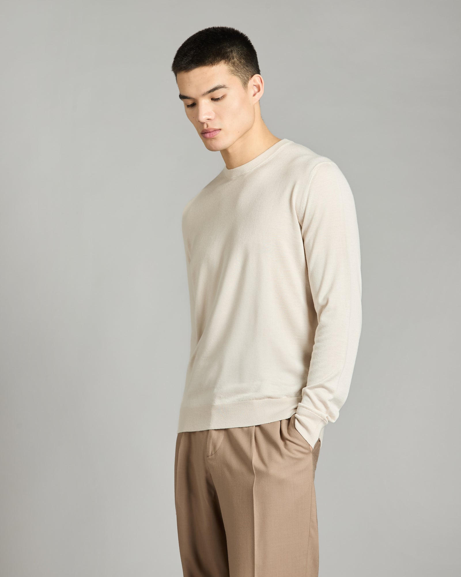Beige cashmere and silk men's round-neck sweater