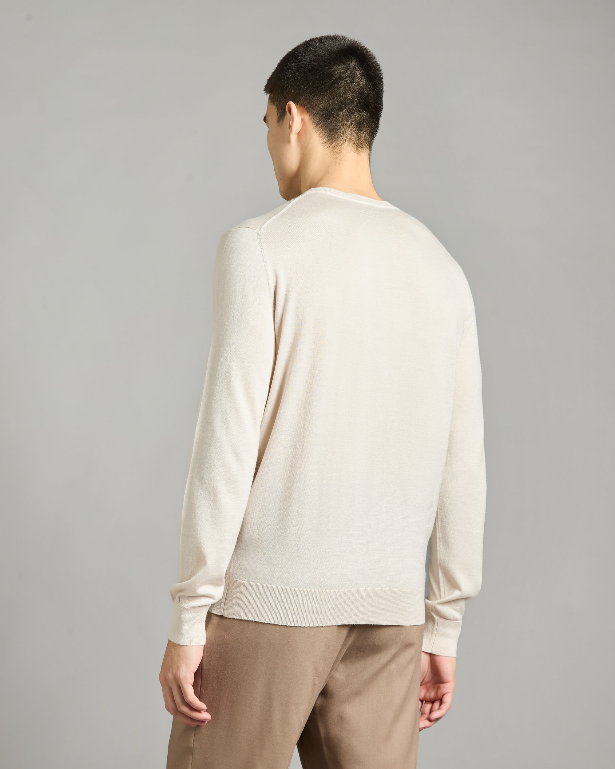 Beige cashmere and silk men's round-neck sweater