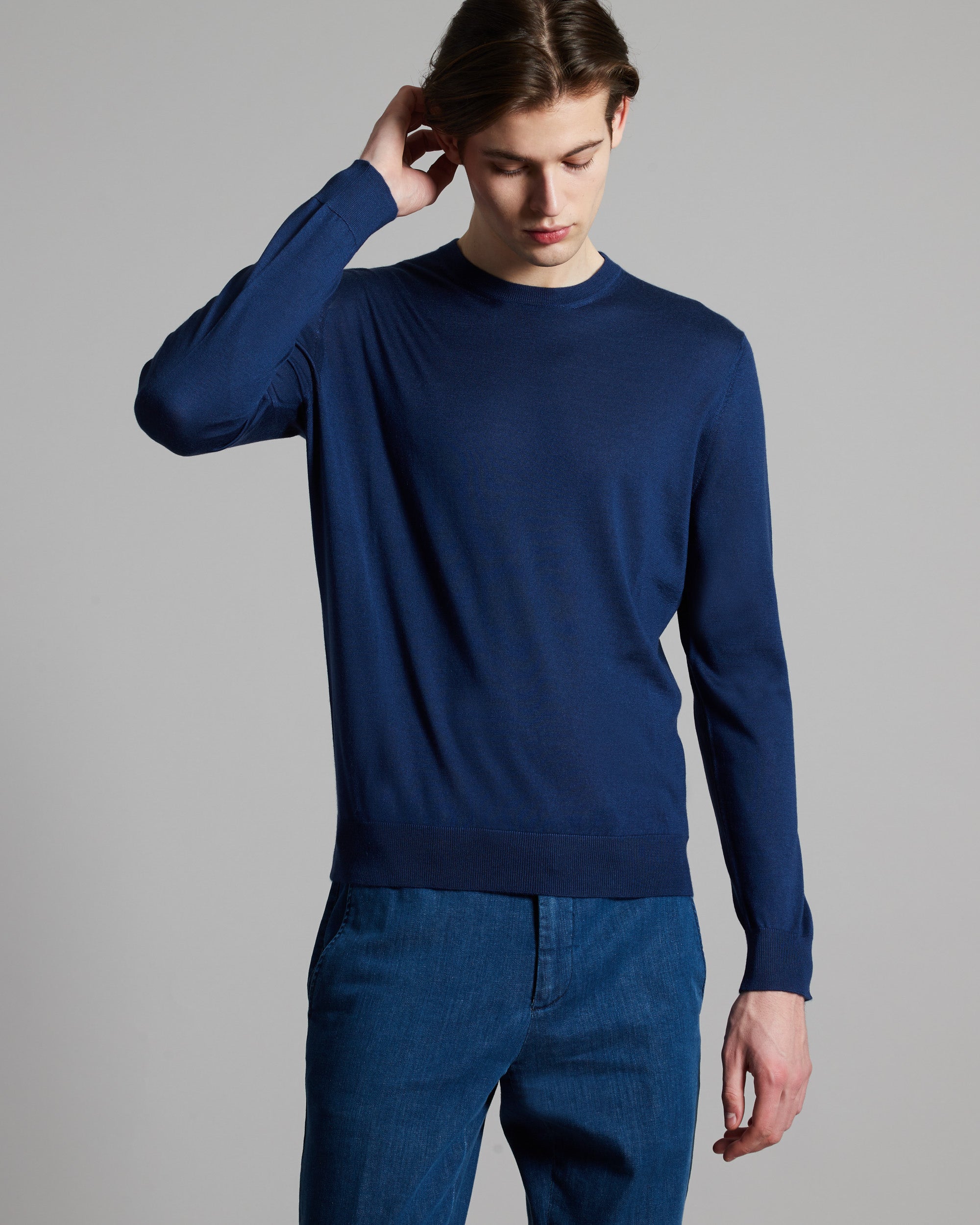 Light blue cashmere and silk men's round-neck sweater 2