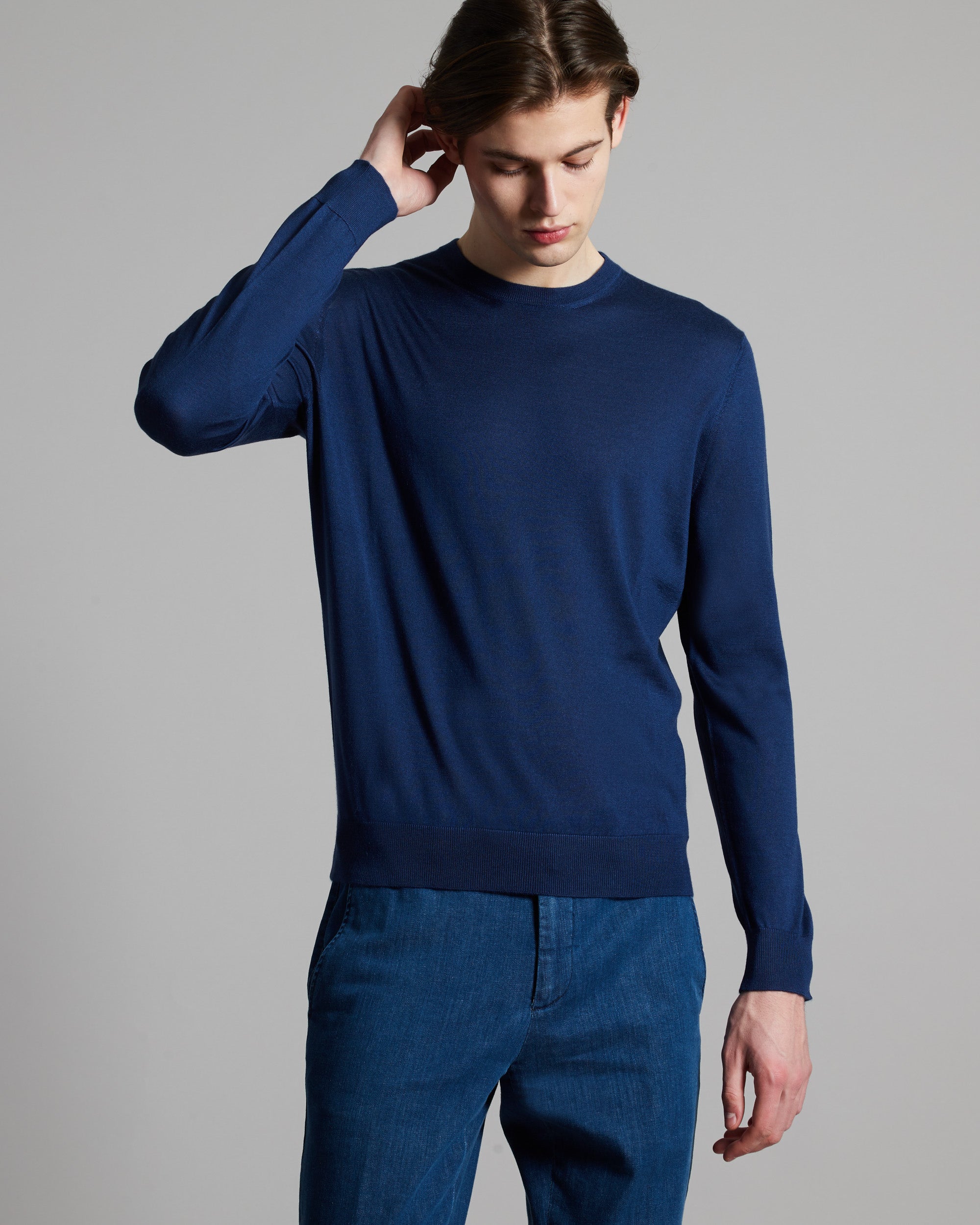 Light blue cashmere and silk men's round-neck sweater