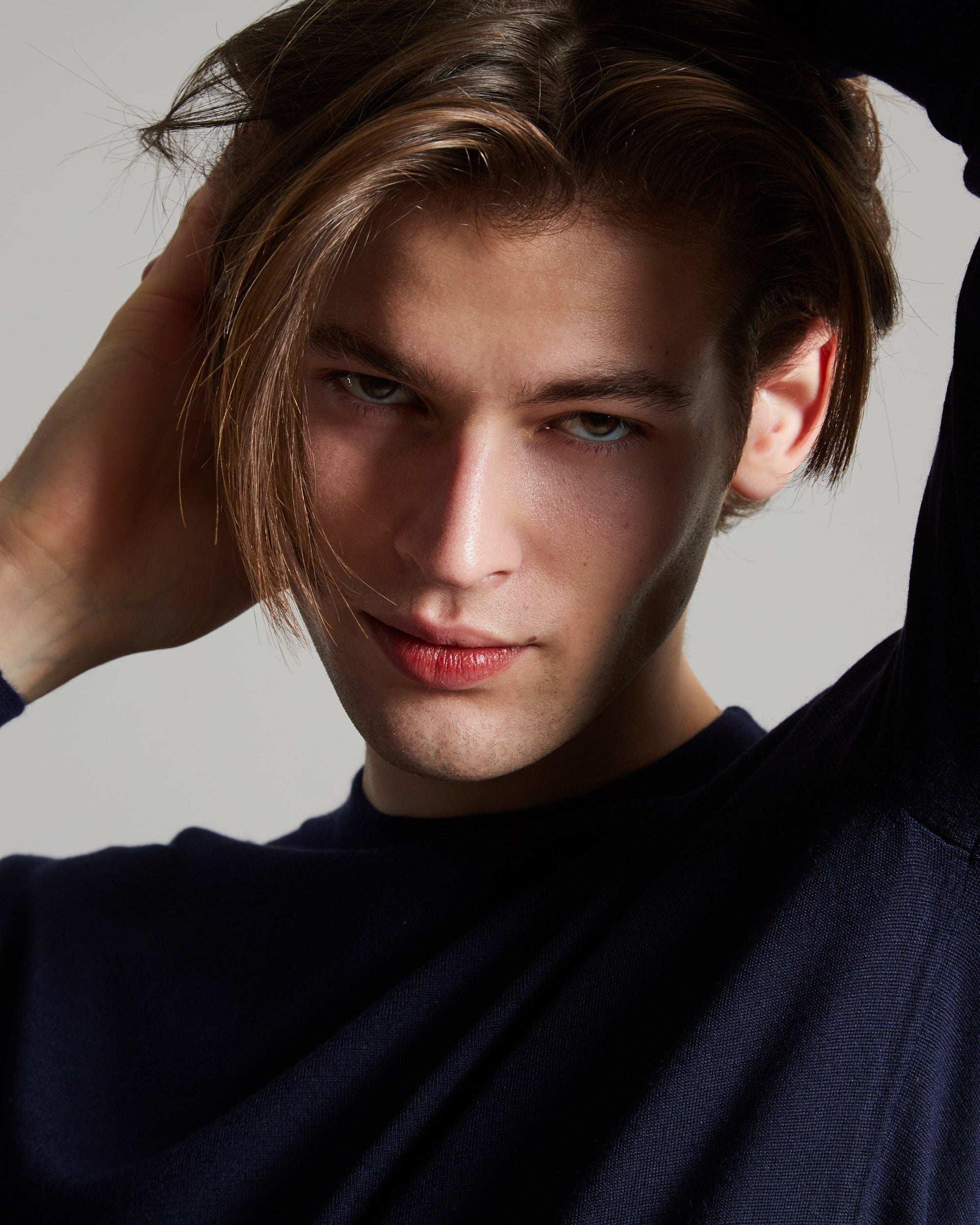 Blue cashmere and silk men's round-neck sweater 3