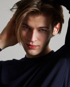 Blue cashmere and silk men's round-neck sweater 3