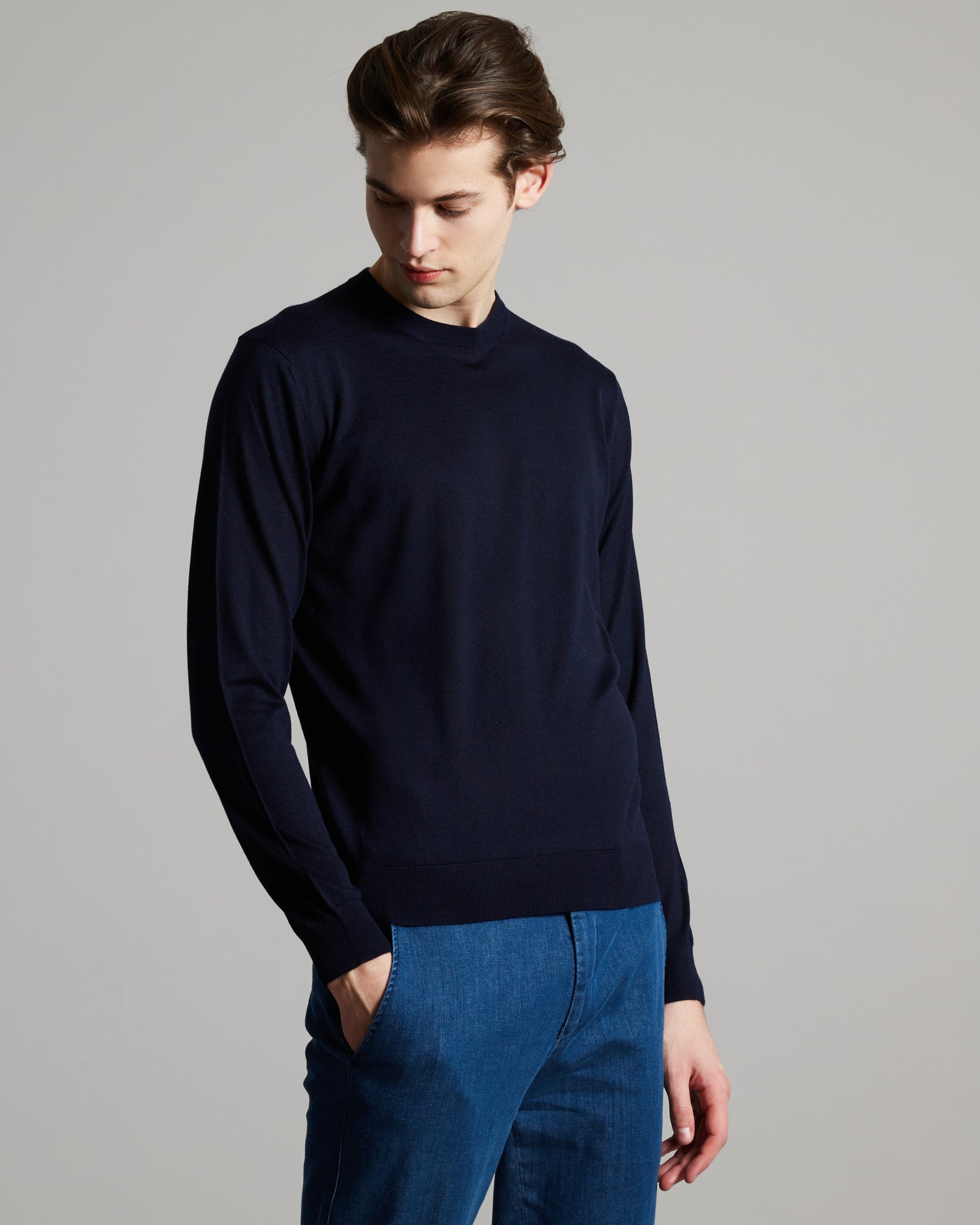 Blue cashmere and silk men's round-neck sweater 2