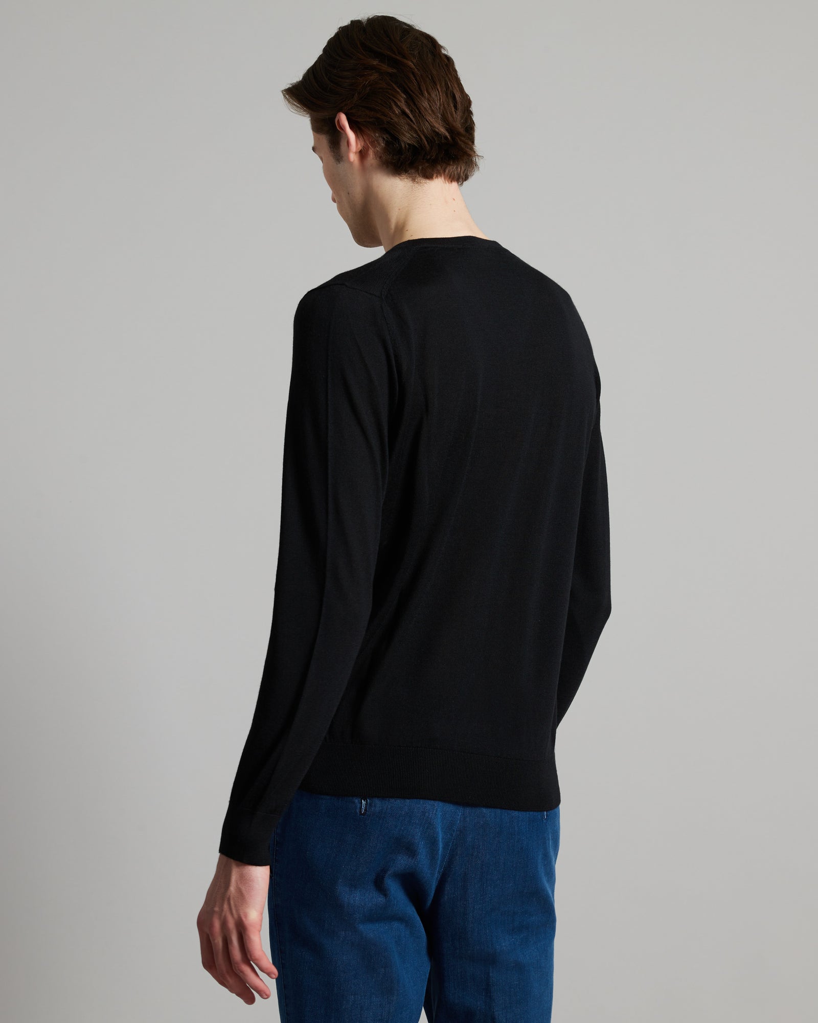 Black cashmere and silk men's V-neck sweater