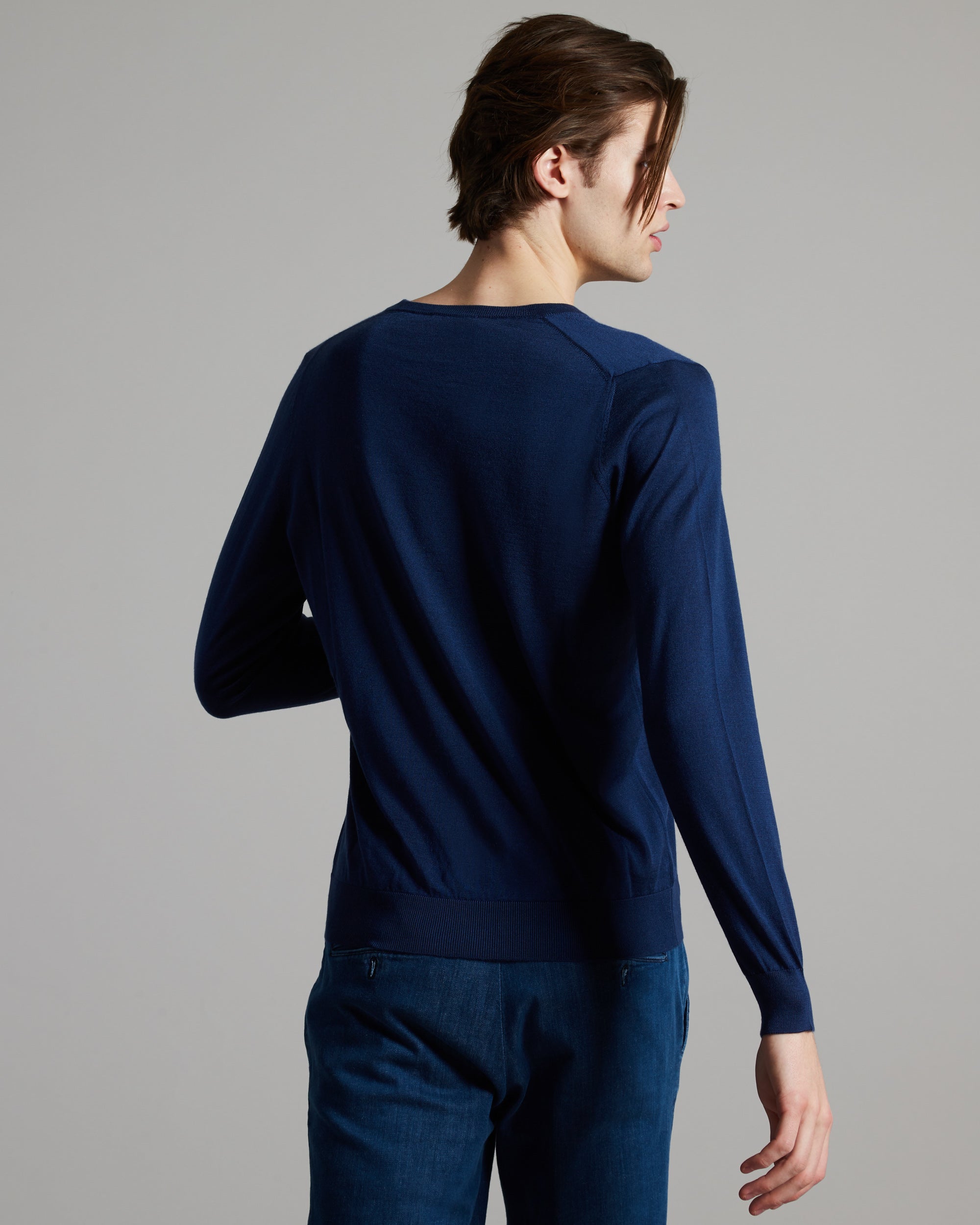 Blue cashmere and silk men's V-neck sweater