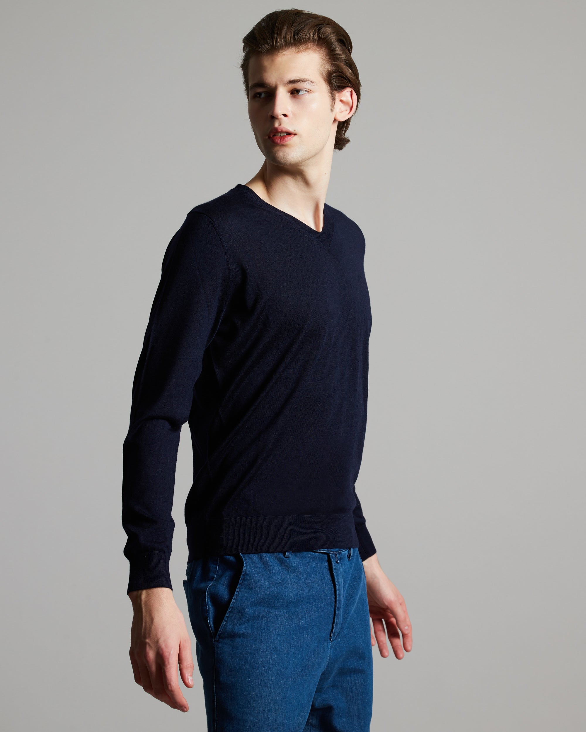 Maglia scollo V in cashmere e seta blu