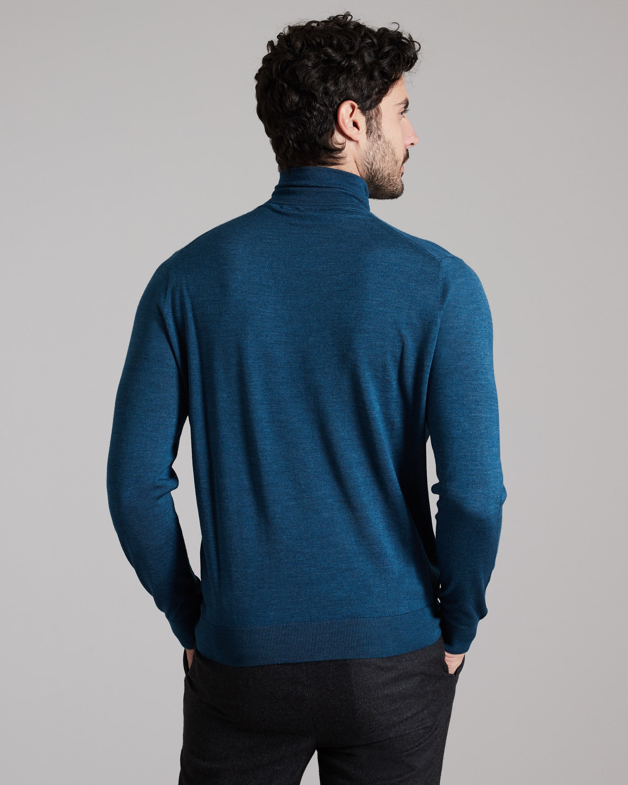 Cobalt blue cashmere and silk men's turtleneck sweater 2