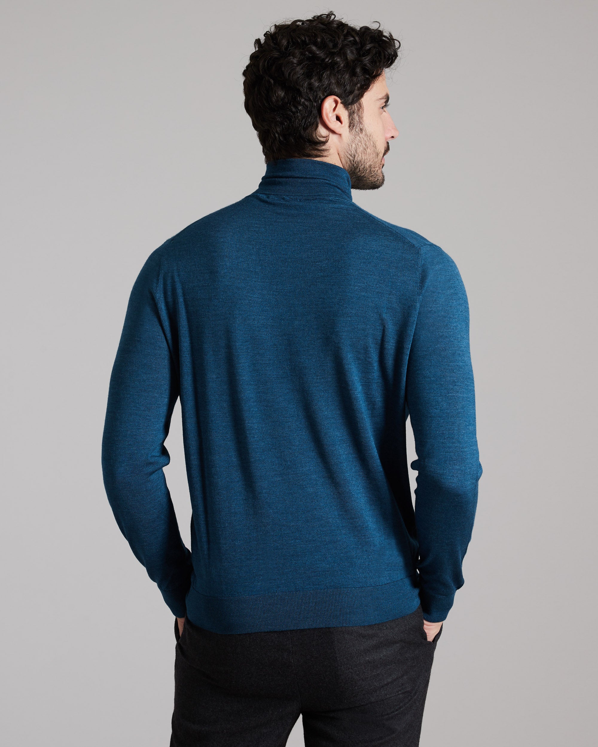 Maglia dolcevita da uomo in cashmere seta blu cobalto