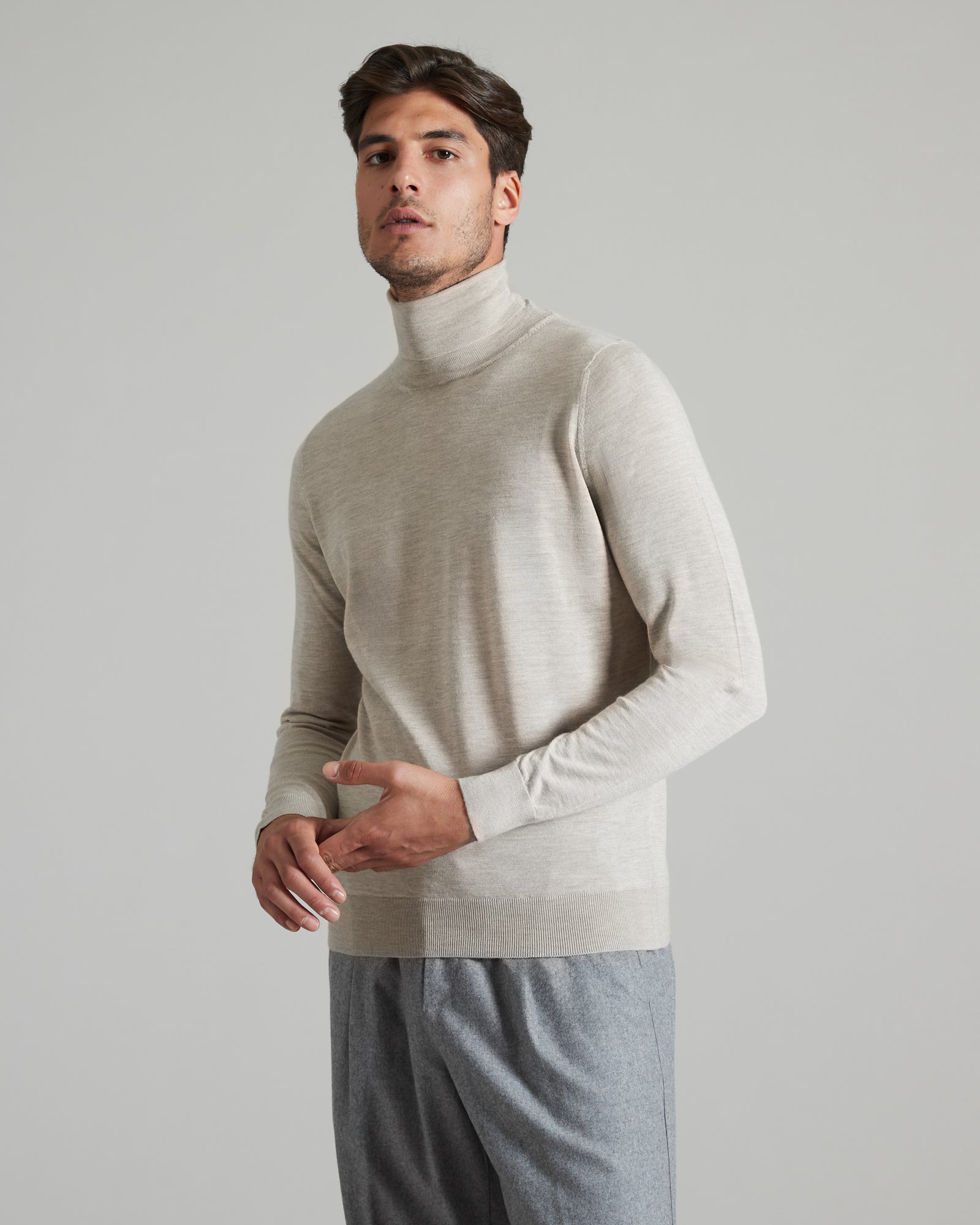 Natural cashmere and silk men's turtleneck sweater