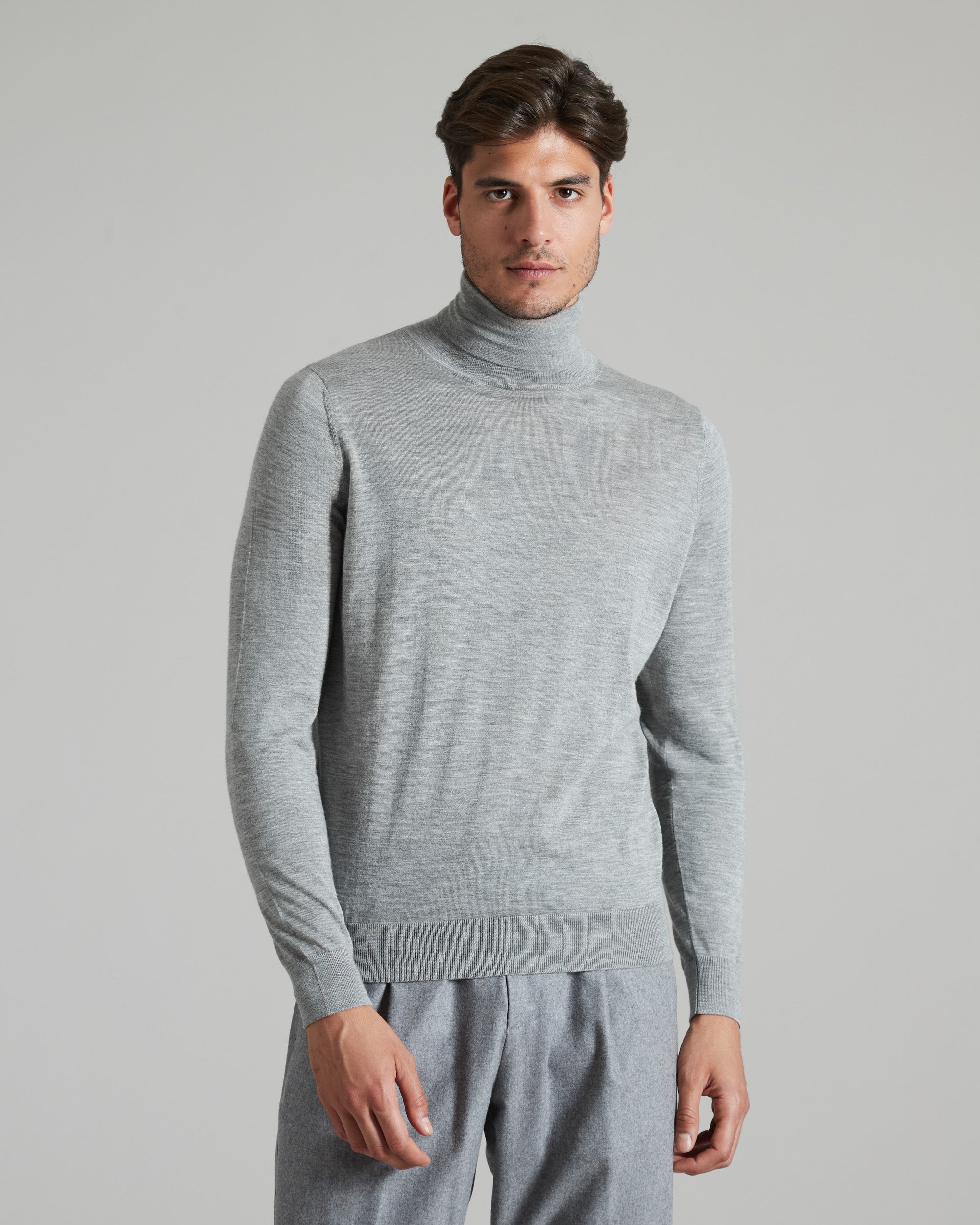 Maglia dolcevita da uomo in cashmere seta grigio