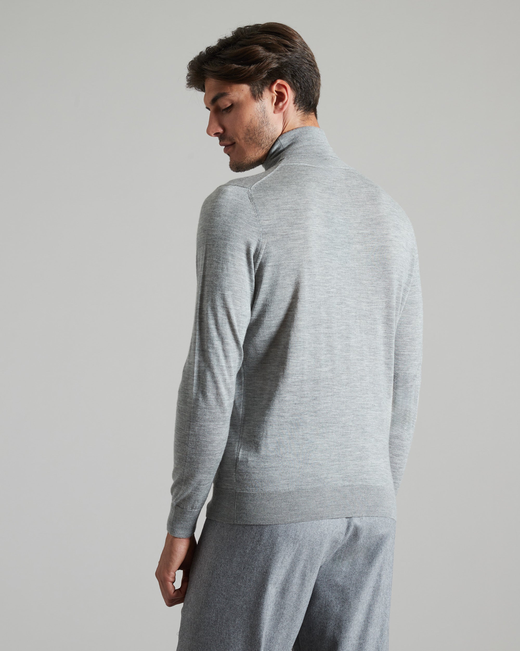 Maglia dolcevita da uomo in cashmere seta grigio