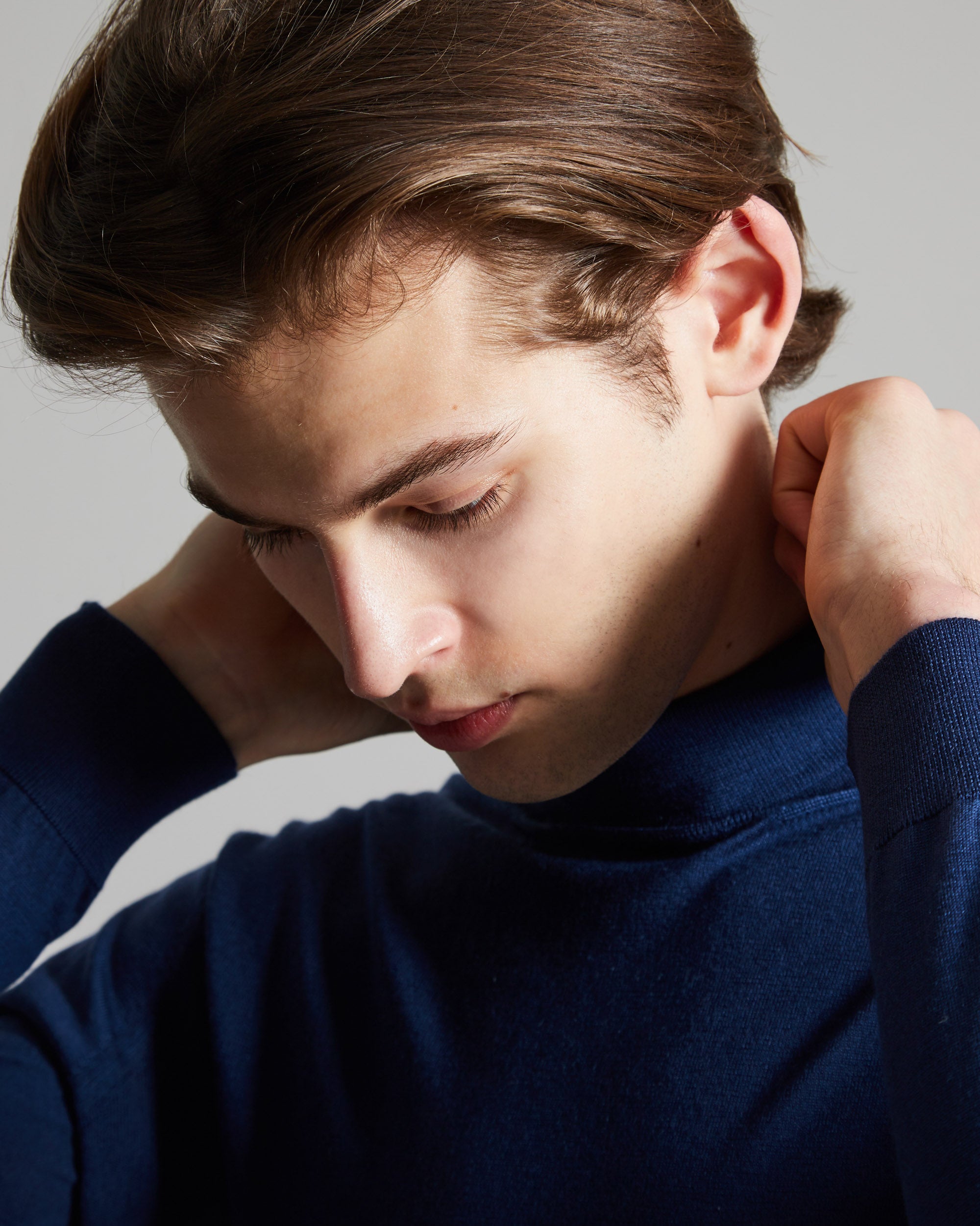 Blue cashmere and silk men's turtleneck sweater