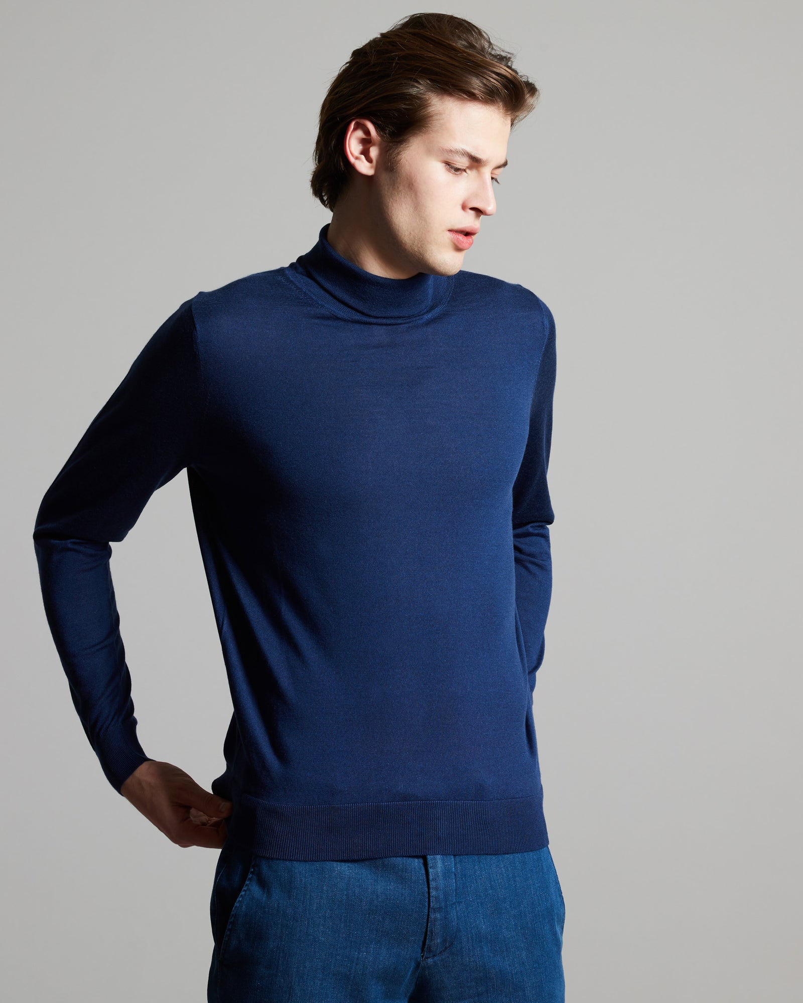 Blue cashmere and silk men's turtleneck sweater 2