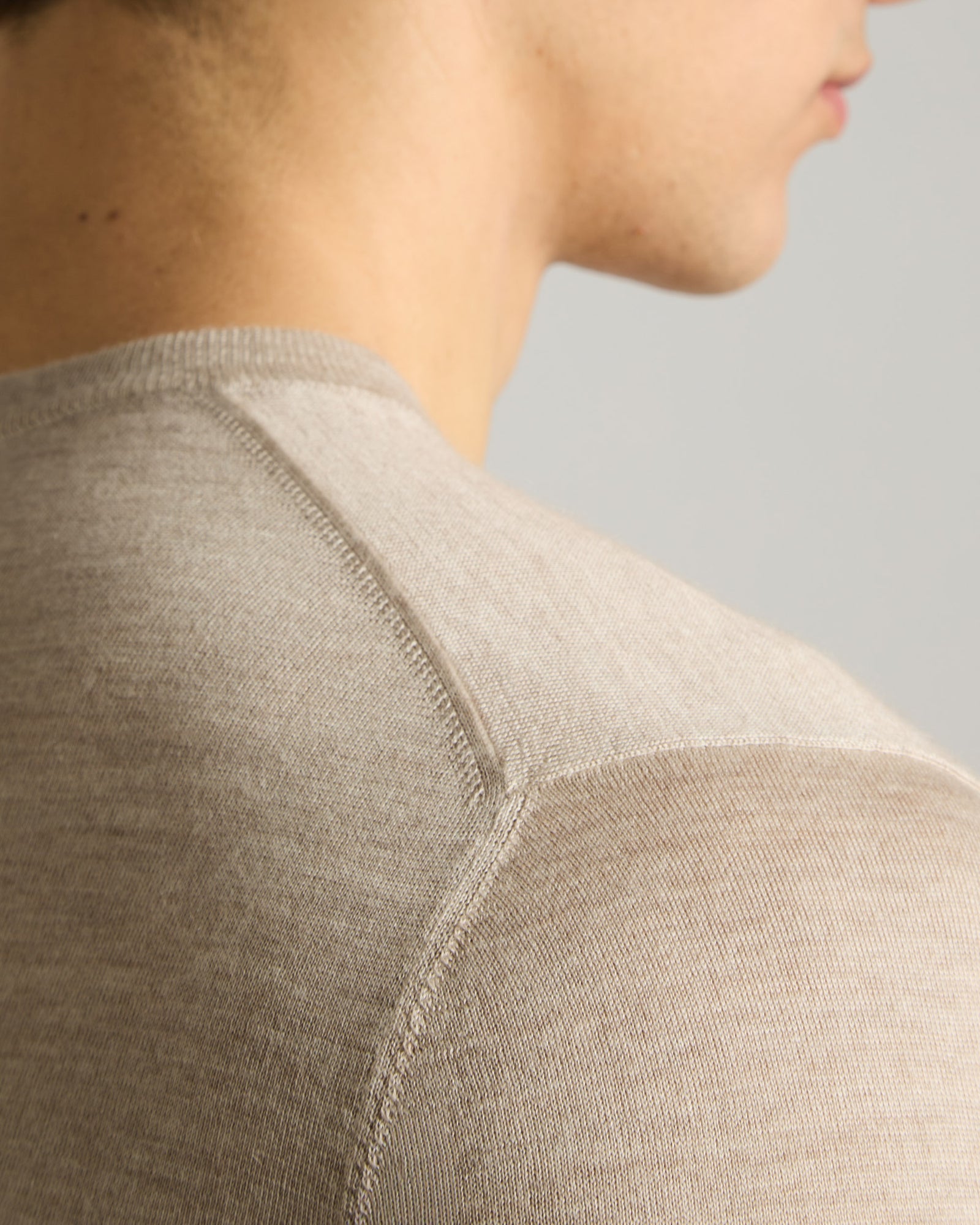 Beige cashmere and silk men's t-shirt 3