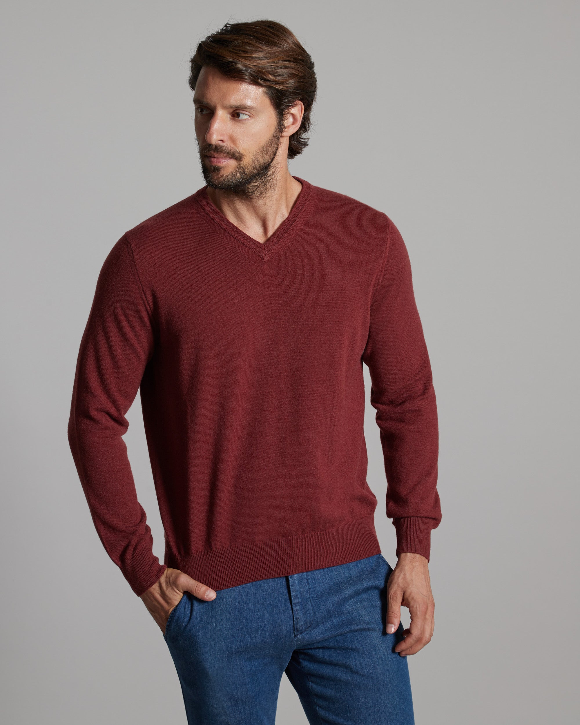 Bordeaux kid cashmere V-neck sweater 2