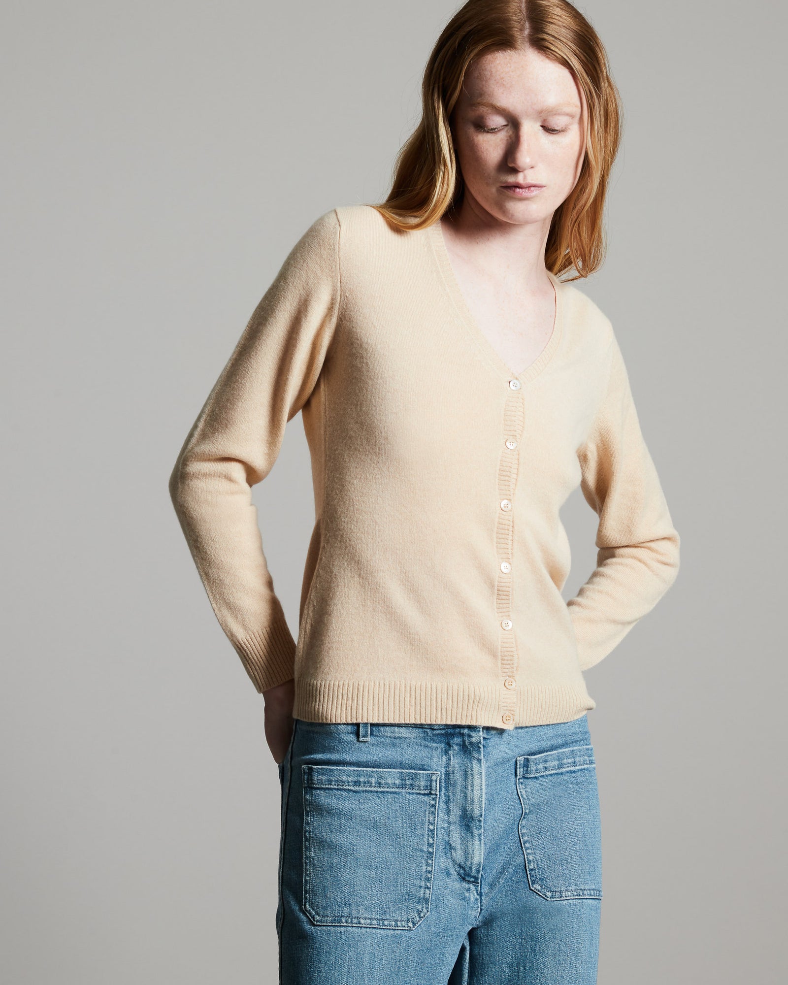 Beige kid cashmere V-neck cardigan 901