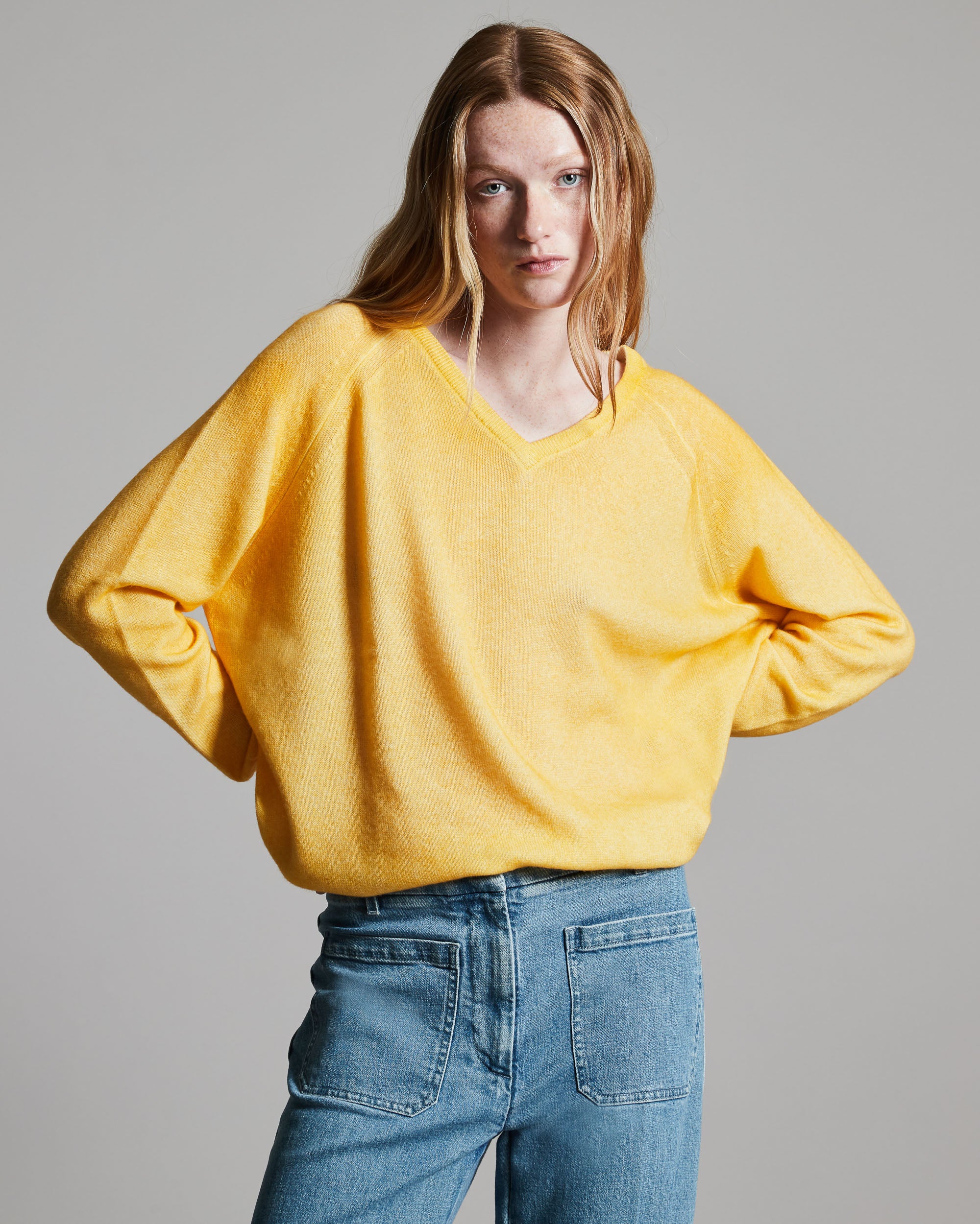 Kid Cashmere hand sprayed V neck in yellow
