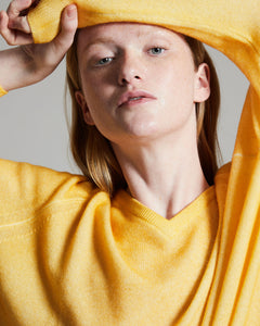 Kid Cashmere hand sprayed V neck in yellow
