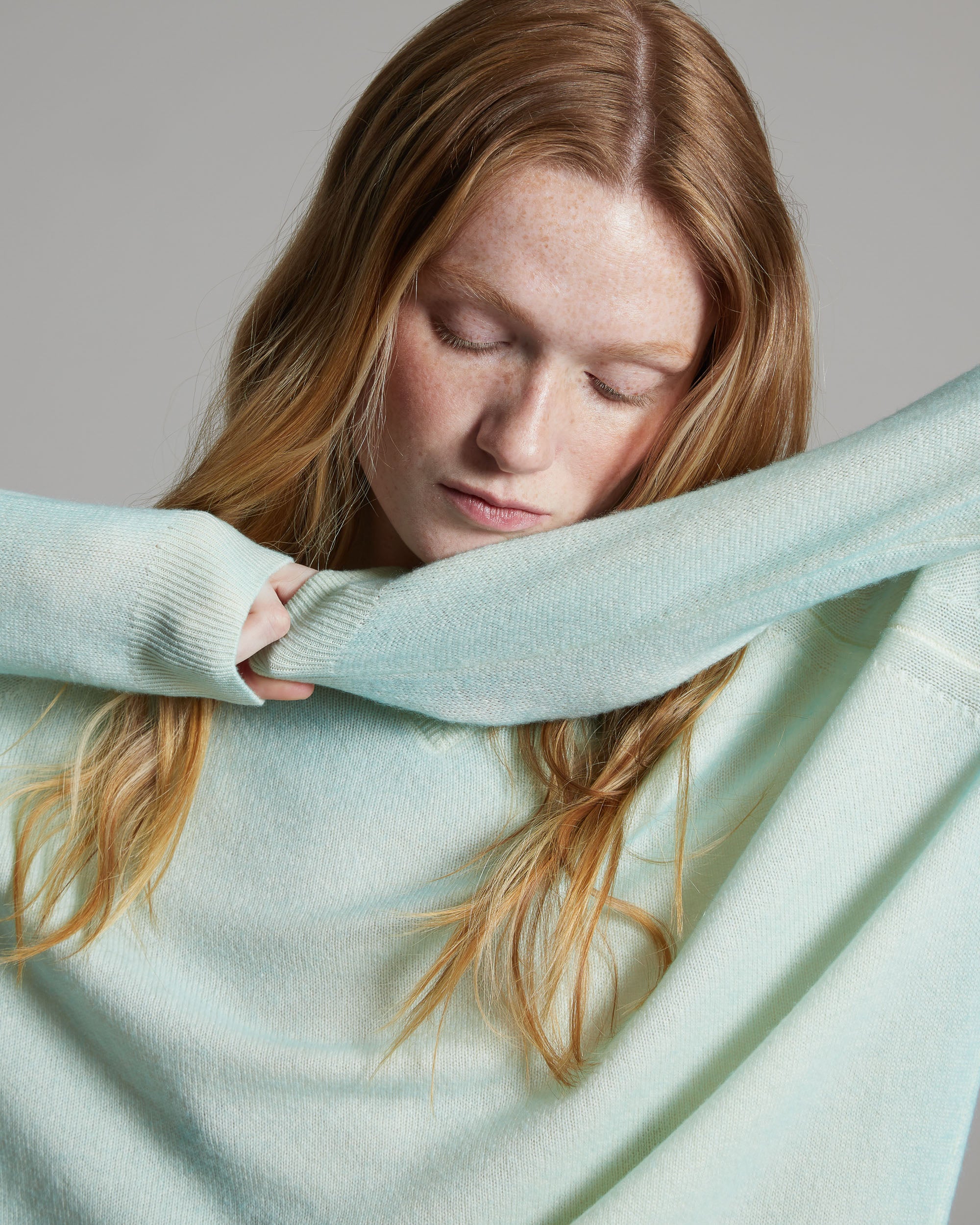 Kid Cashmere hand sprayed V neck in light blu