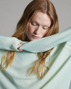 Kid Cashmere hand sprayed V neck in light blu