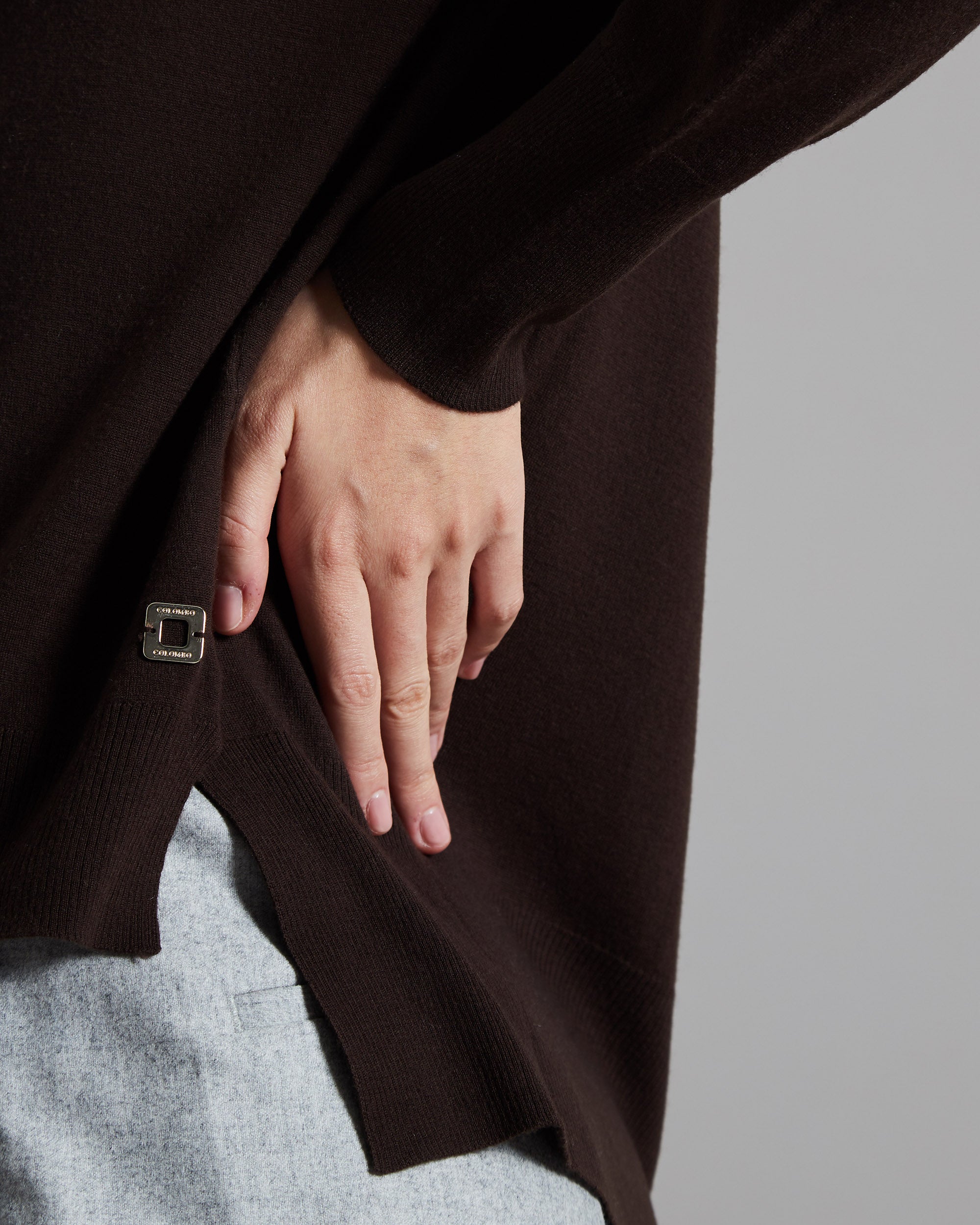 12.8 Kid Wool brown V neck sweater 4