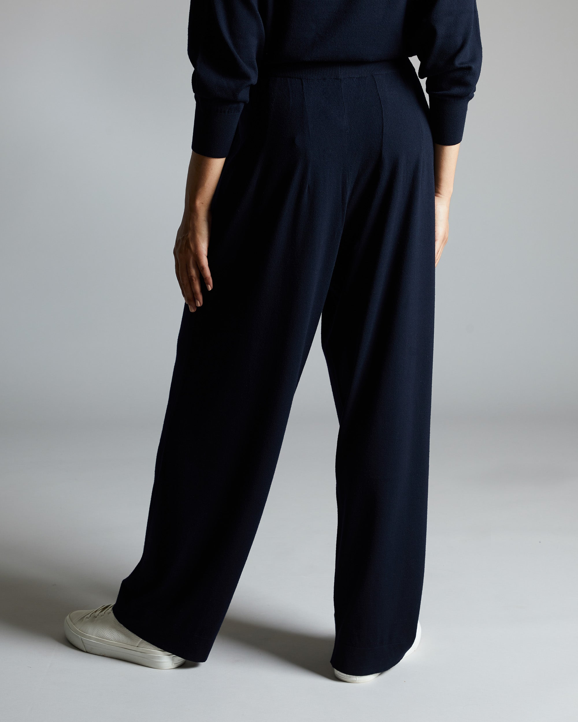 12.8 Kid Wool trousers 3