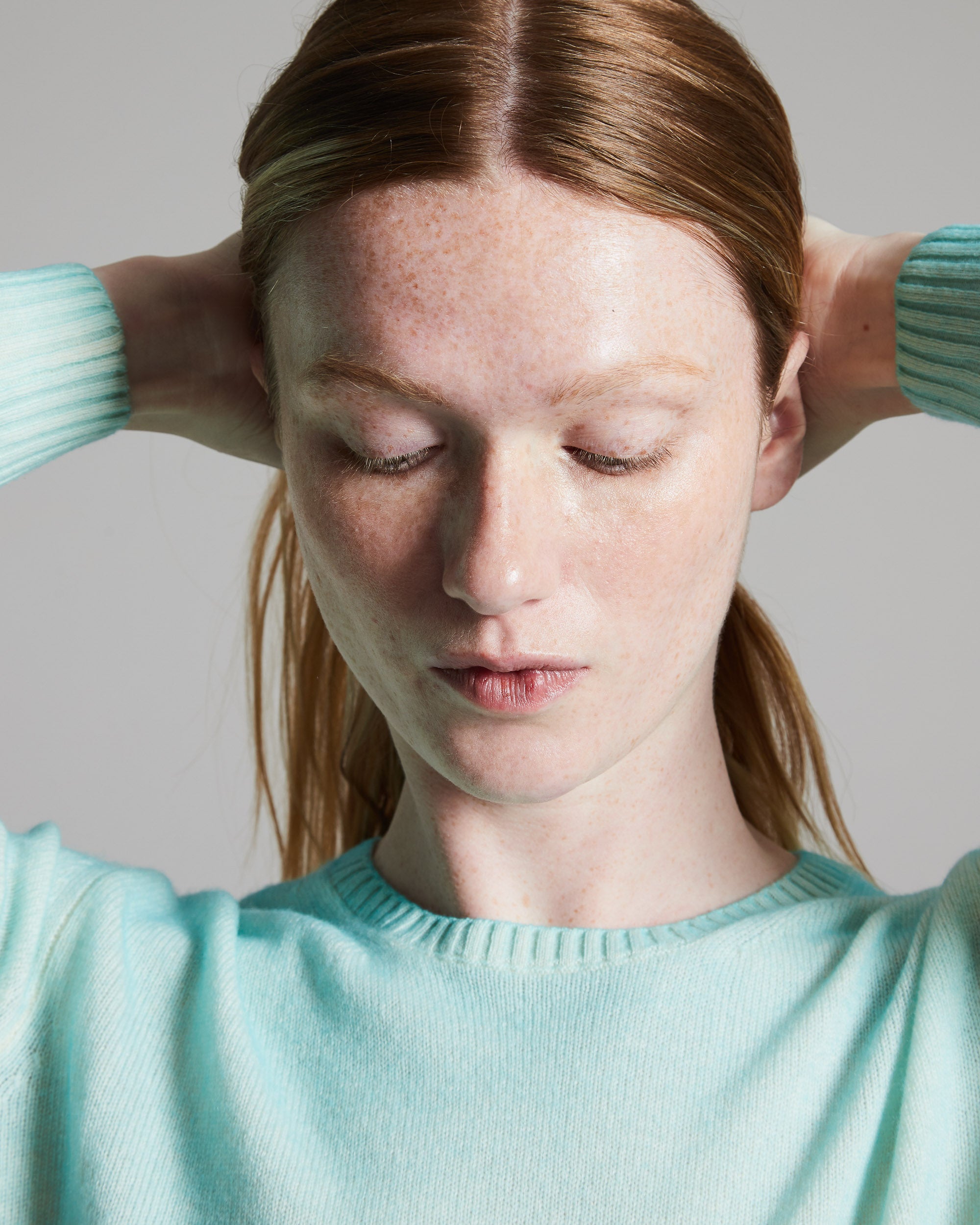 Kid Cashmere hand sprayed crew neck in light blue 3