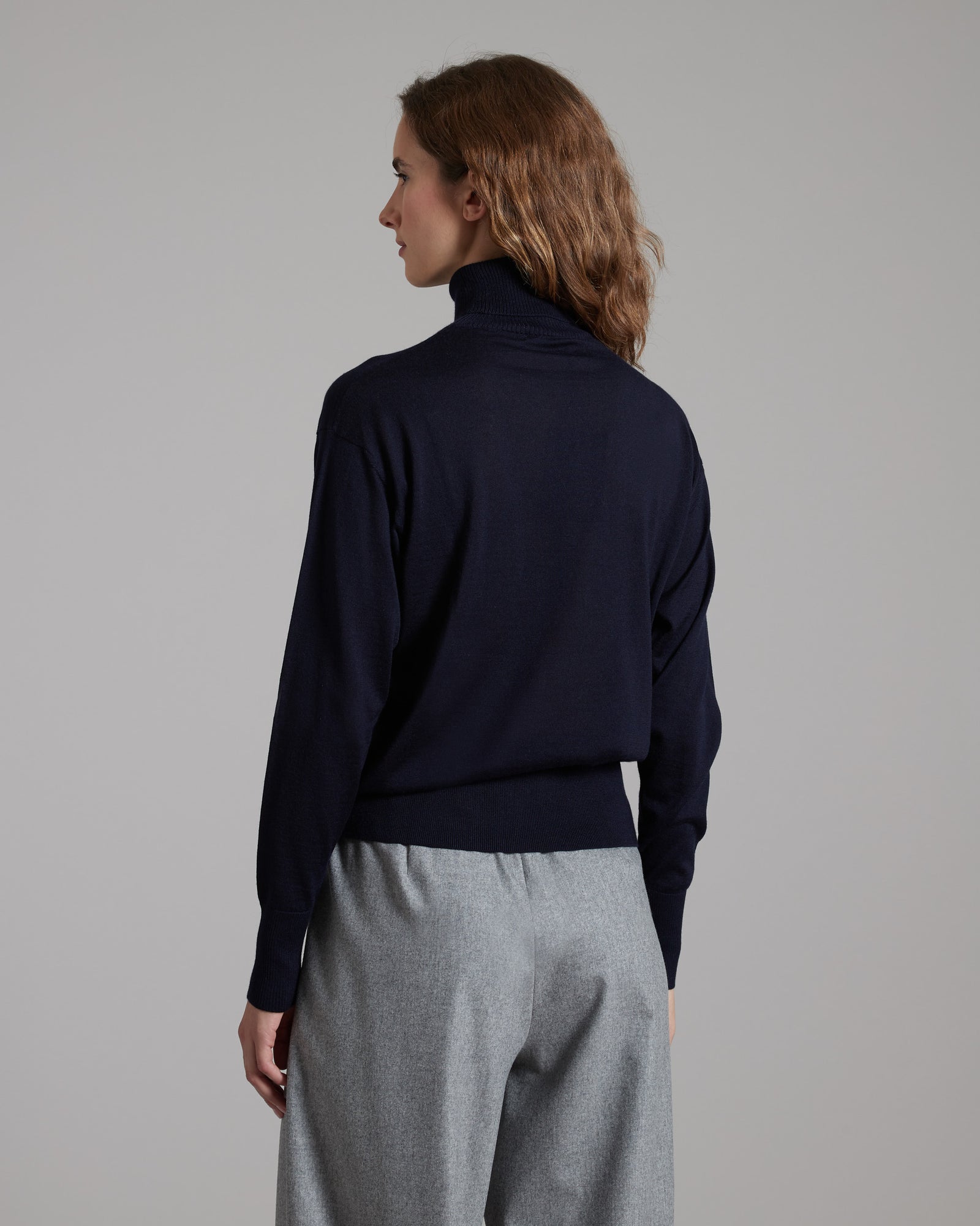 Maglia collo alto in cashmere e seta blu