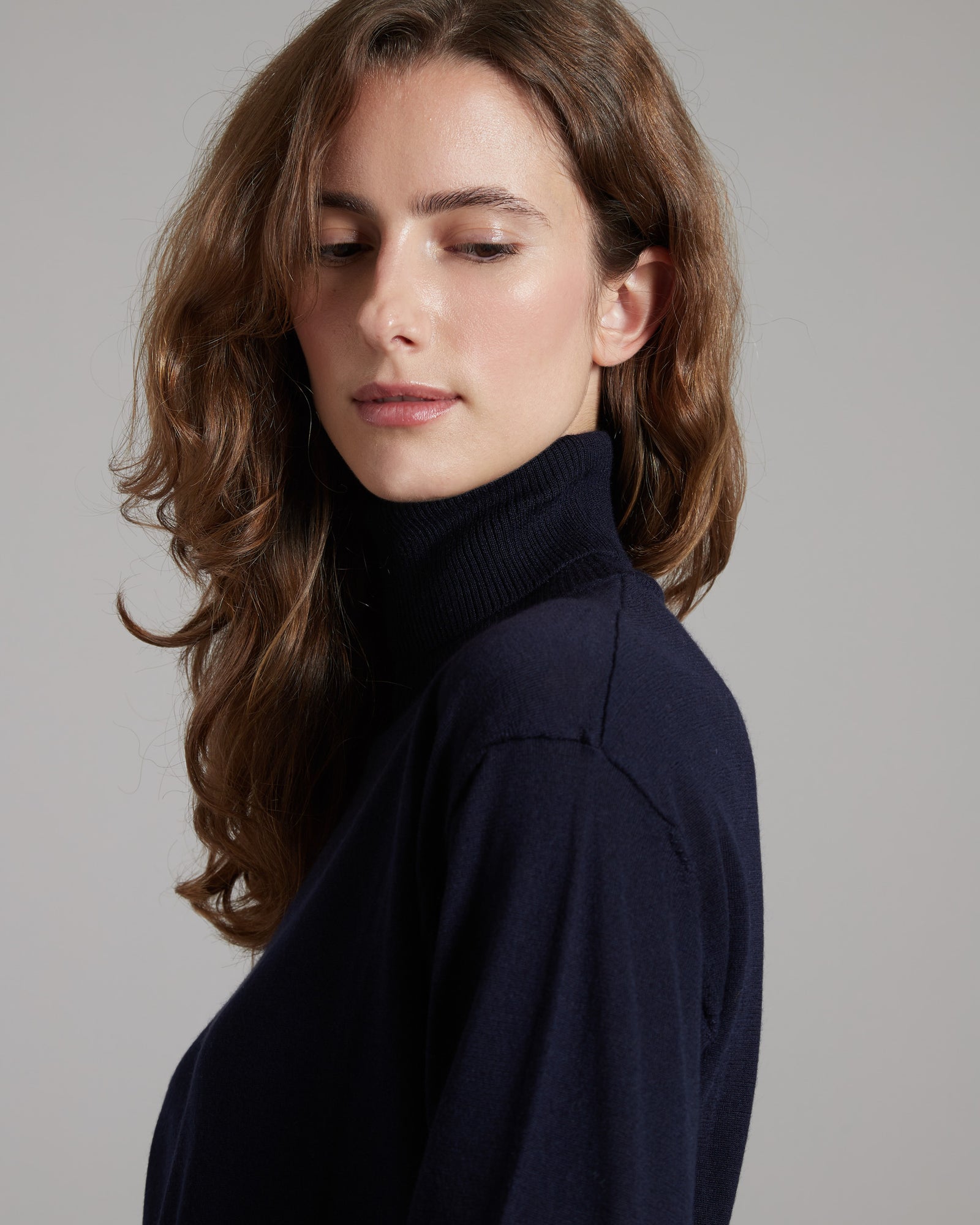 Maglia collo alto in cashmere e seta blu