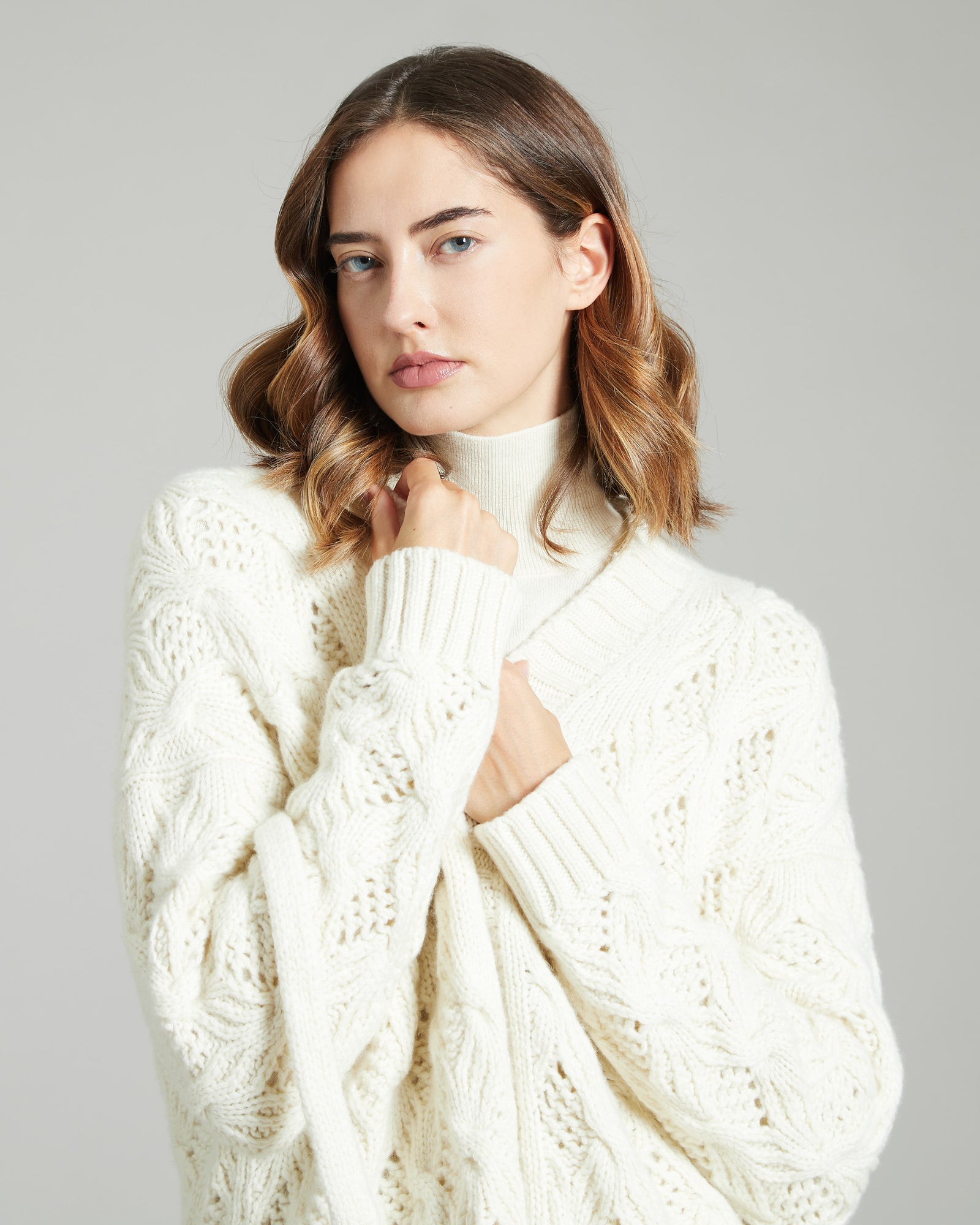 White three dimensional cardigan in kid cashmere 3