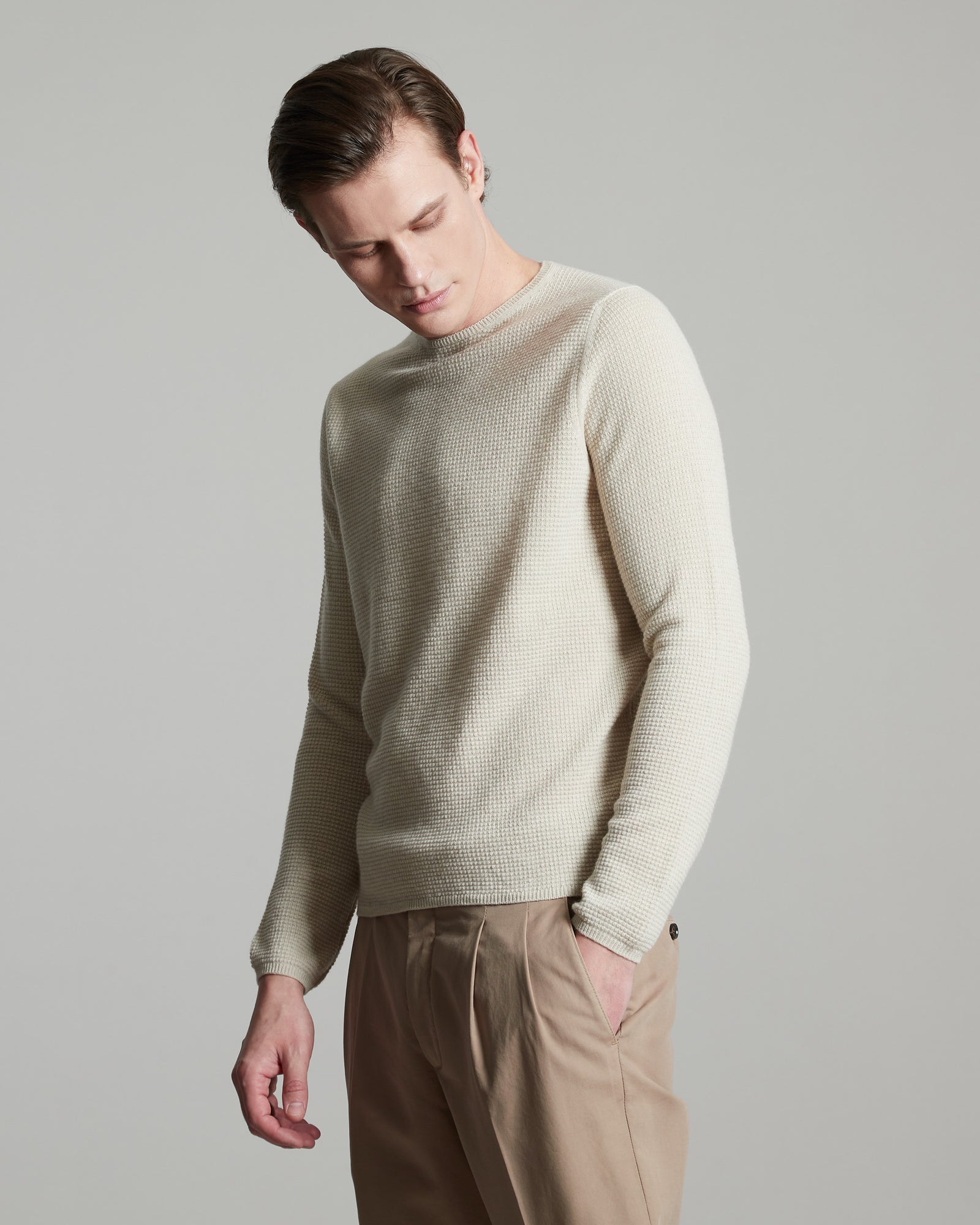 Light brown three dimensional round-neck sweater in Kid Cashmere