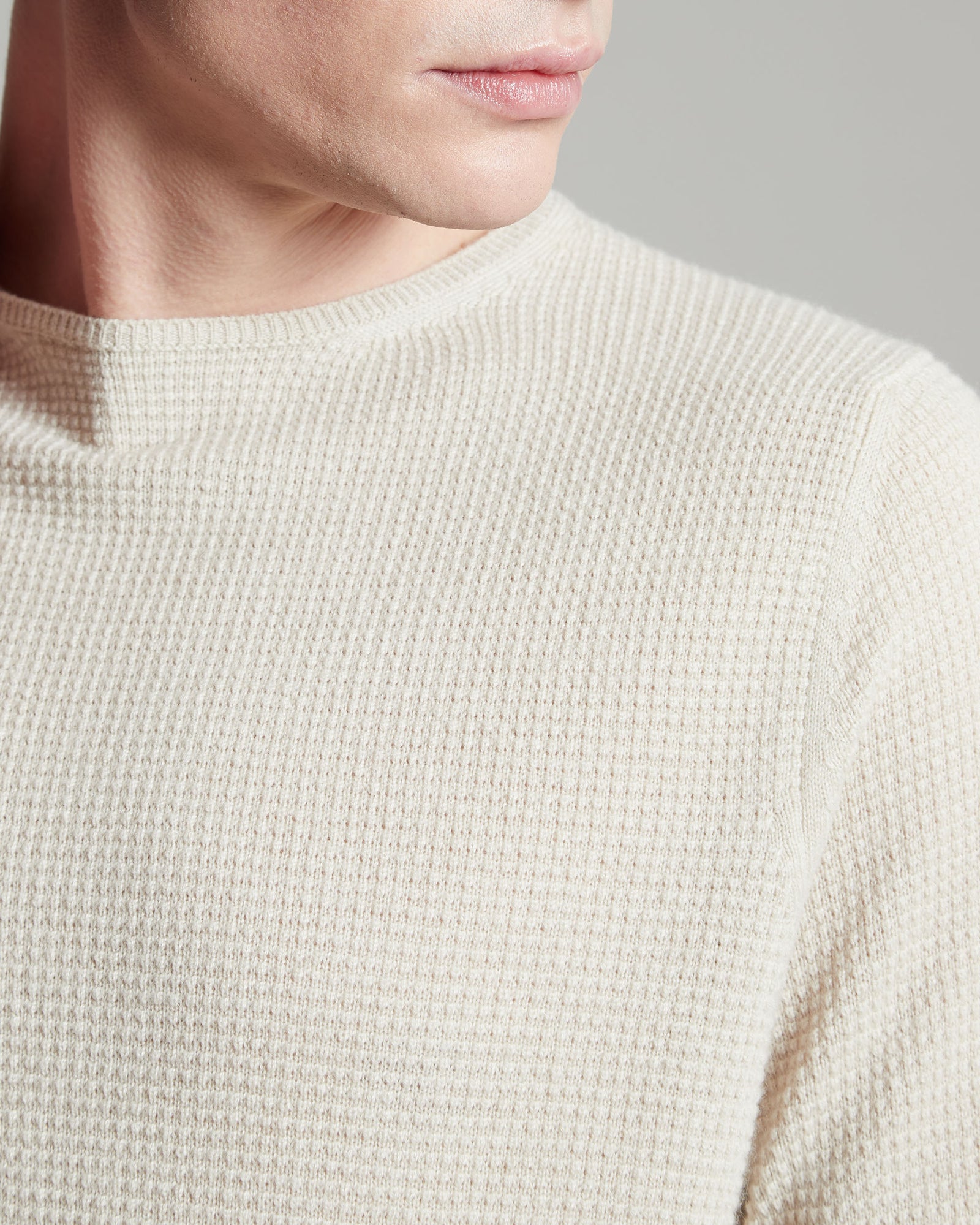 Light brown three dimensional round-neck sweater in Kid Cashmere 4