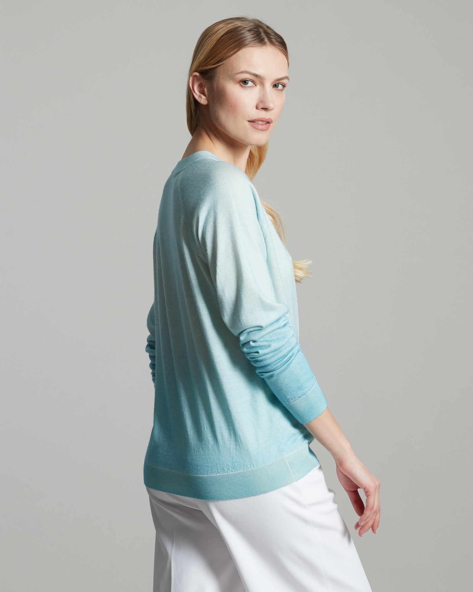 Cashmere and silk hand-sprayed V neck sweater in green