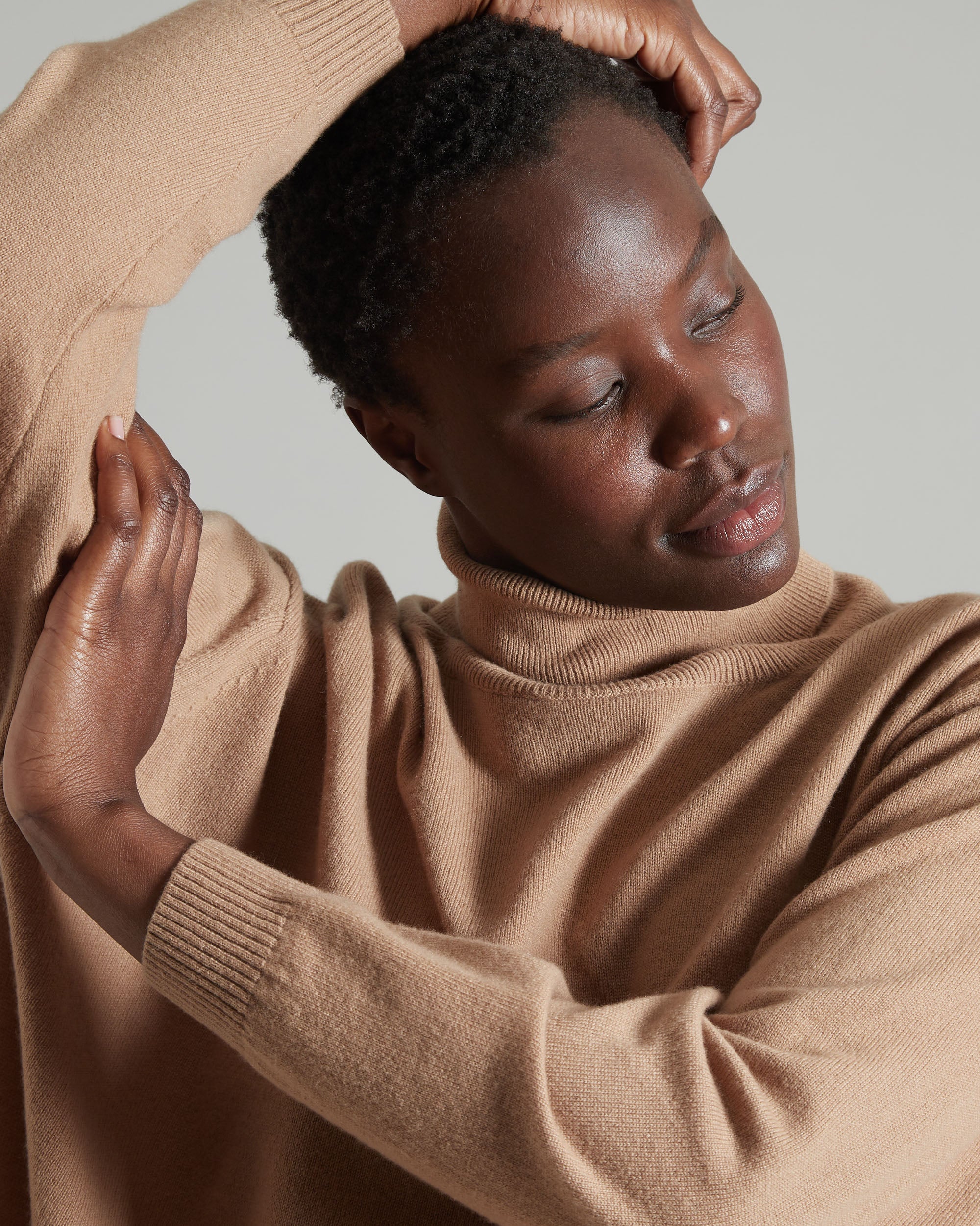 Beige Kid Cashmere turtleneck sweater 3