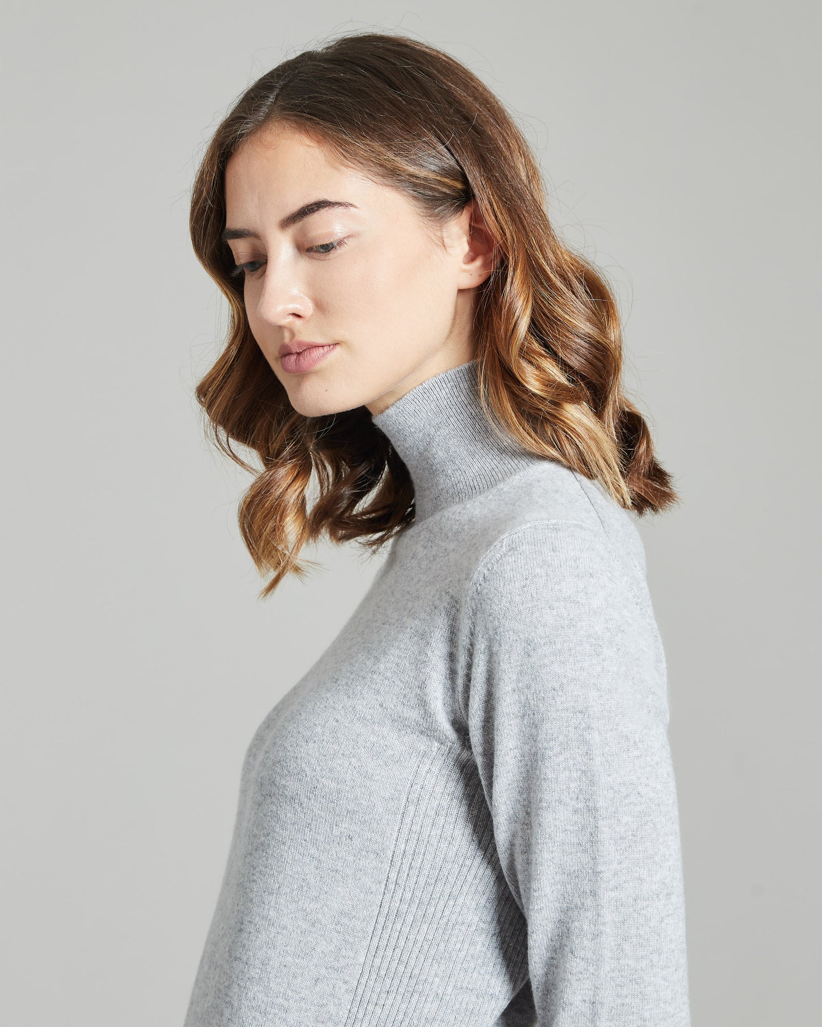 Light grey Kid Cashmere turtleneck sweater 3