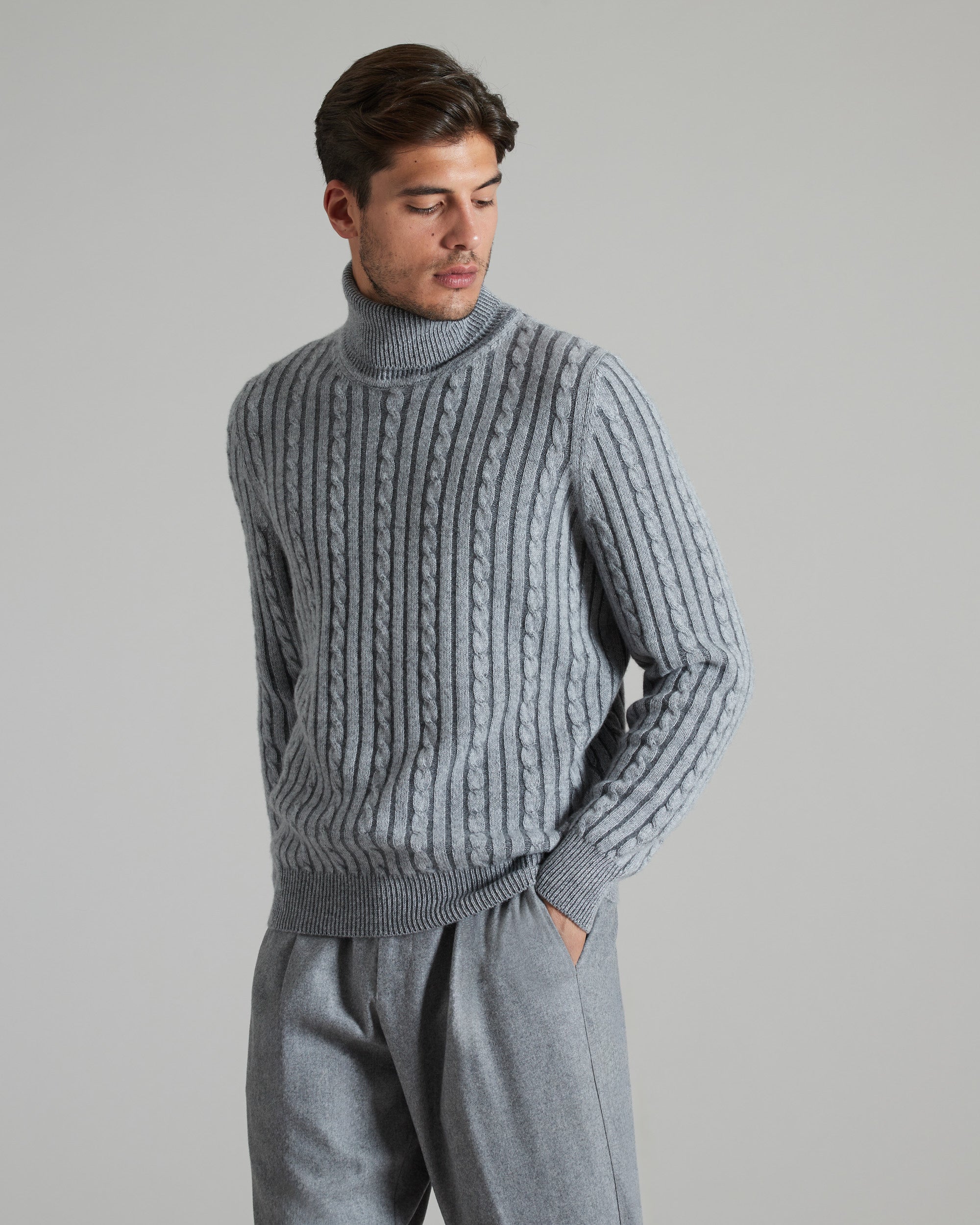 Three dimensional turtle-neck sweater in kid cashmere 2