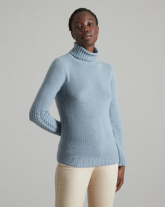 Pullover mit hohem Kragen aus hellblauem Kid Cashmere